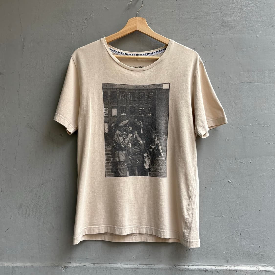 Throbbing Gristle Kissing Tee 상품이미지1