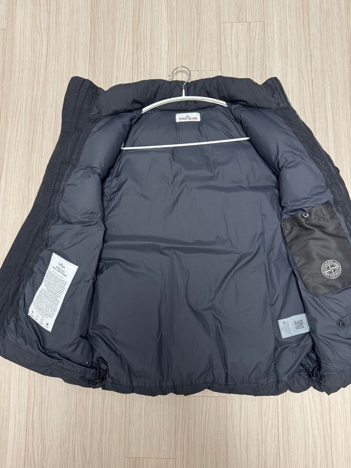 스톤아일랜드 크링클랩스 21fw 패딩 조끼 L사이즈 팝니다. 상품이미지3