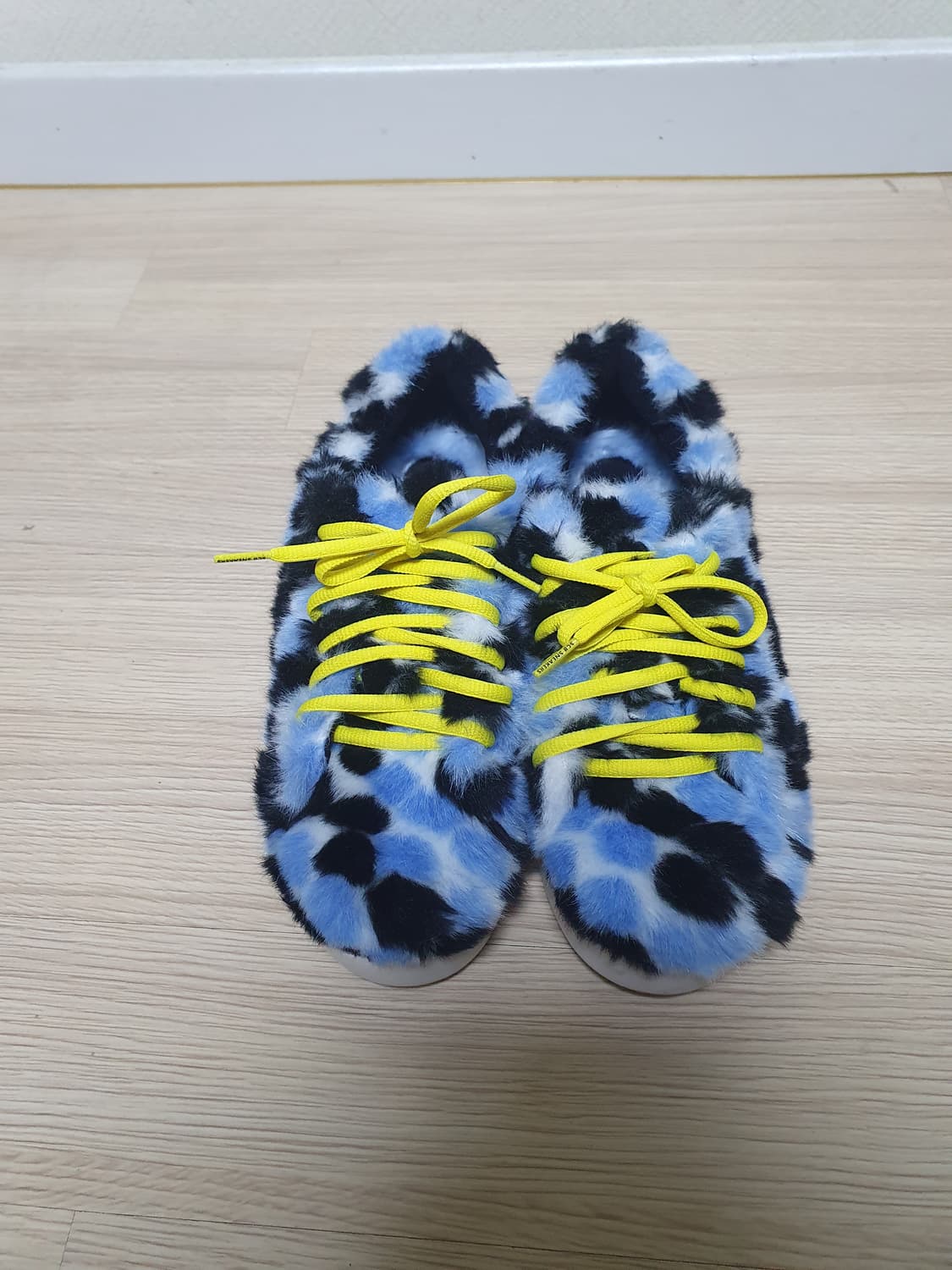 슈콤마보니 털 스니커즈 245 상품이미지3