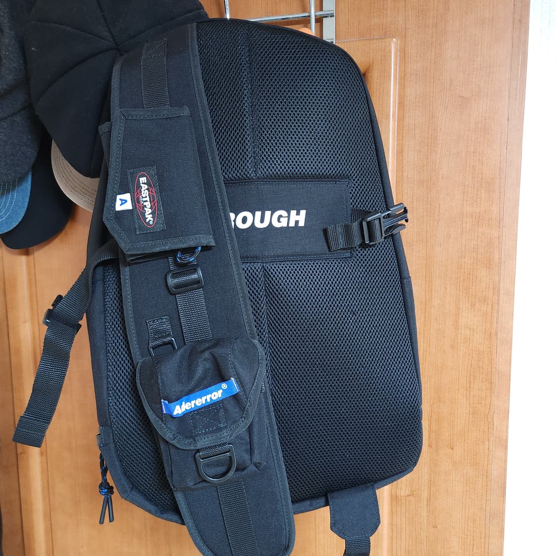 아더에러 이스트팩 슬링 백 새상품 백팩 크로스백 상품이미지5