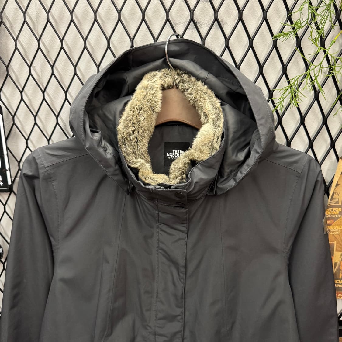 노스페이스 우먼스 고어텍스 맥머도 파카 후드 퍼 탈부착 그레이 상품이미지3