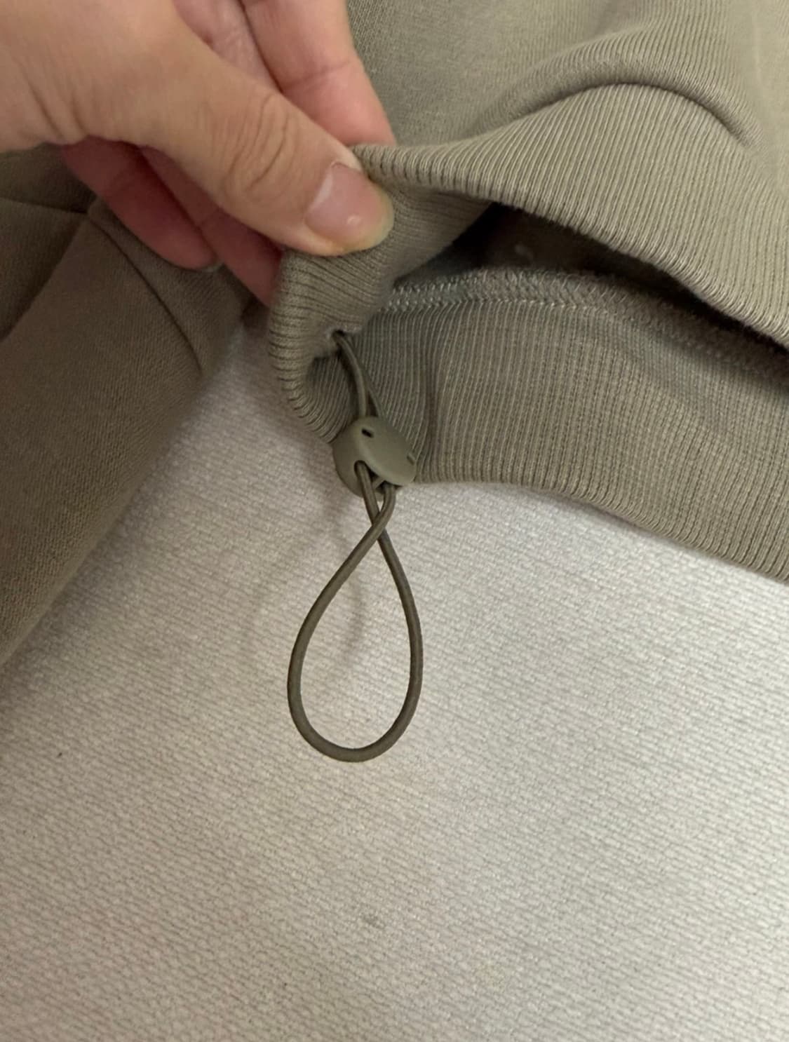 [새상품] GU 크롭 맨투맨 S 카키 상품이미지2