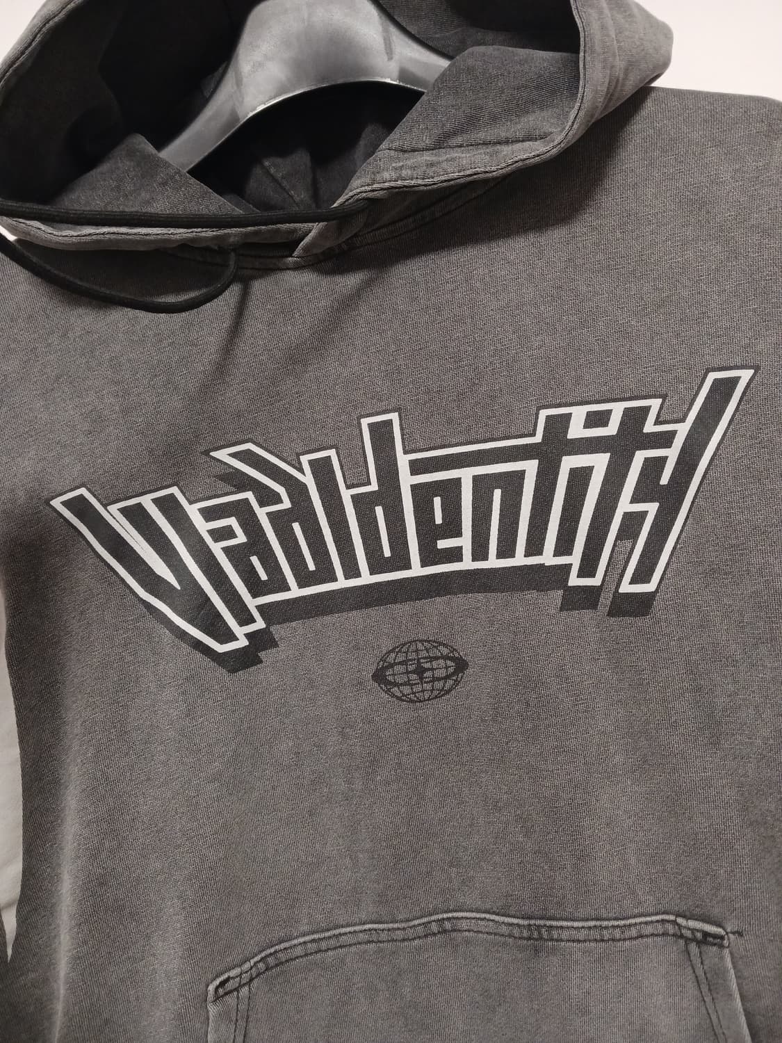 디미트리 블랙 피그먼트 아이덴티티 후드티셔츠 상품이미지2