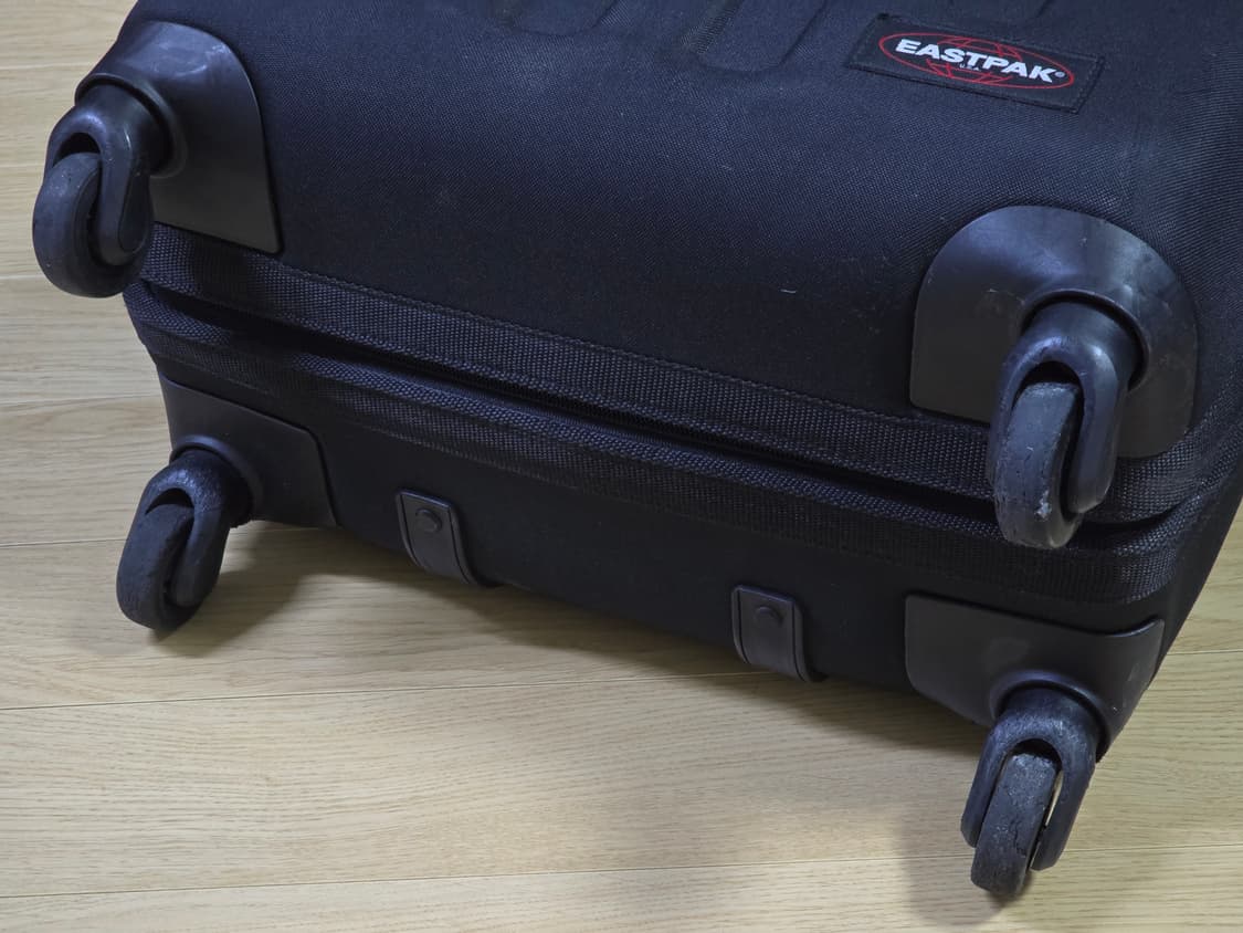 이스트팩 블랙 트렌쉘 캐리어 여행용 가방 M 상품이미지6