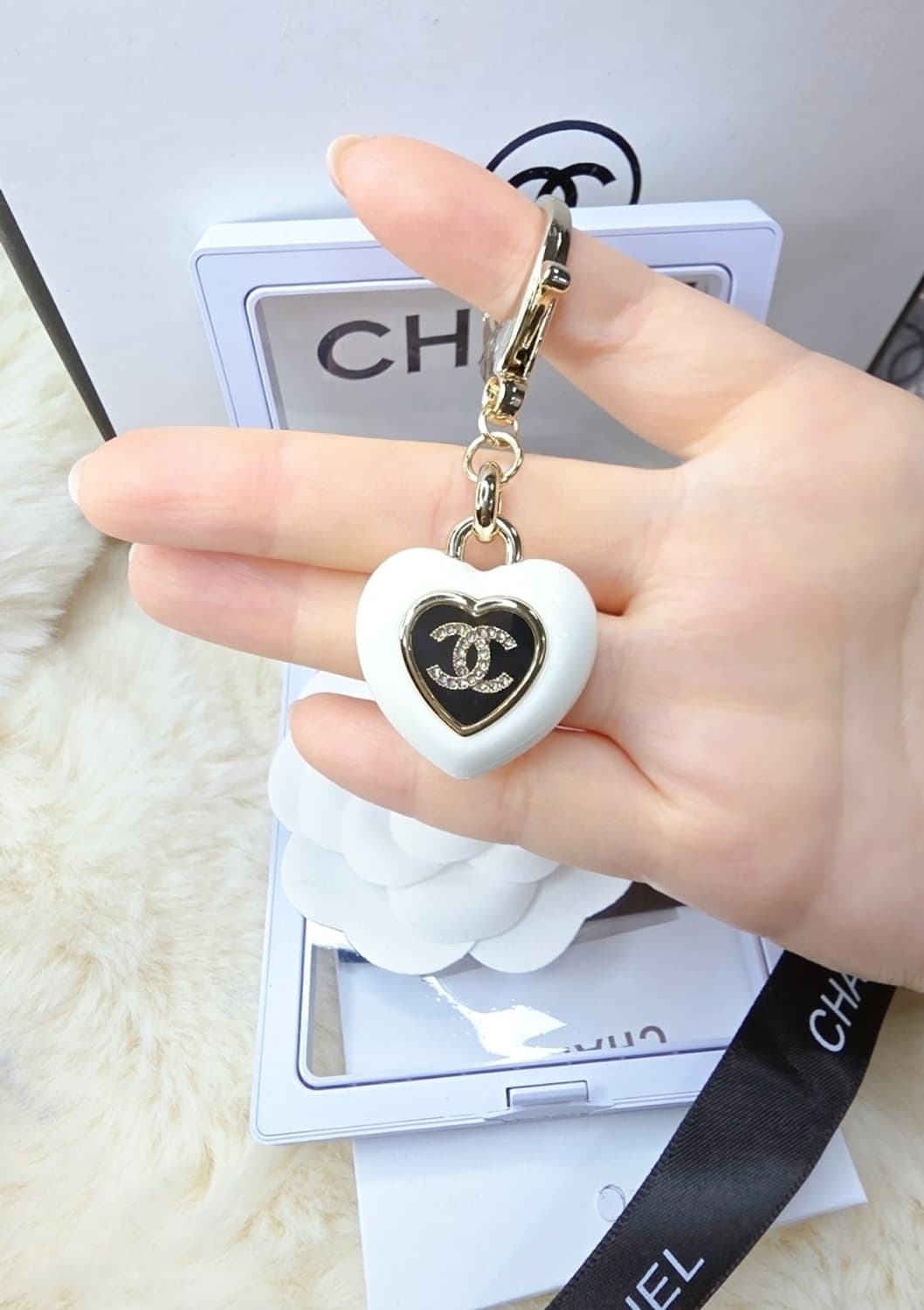 빈티지 샤넬 화이트 레진하트 브로치 상품이미지6