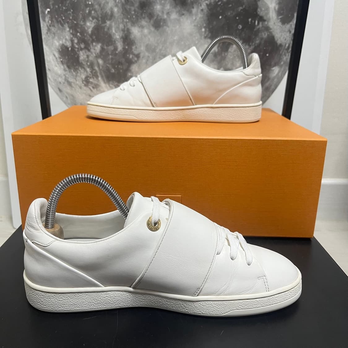  정품 35.5) 루이비통 프런트로우 LV로고 스니커즈 225~230 상품이미지2