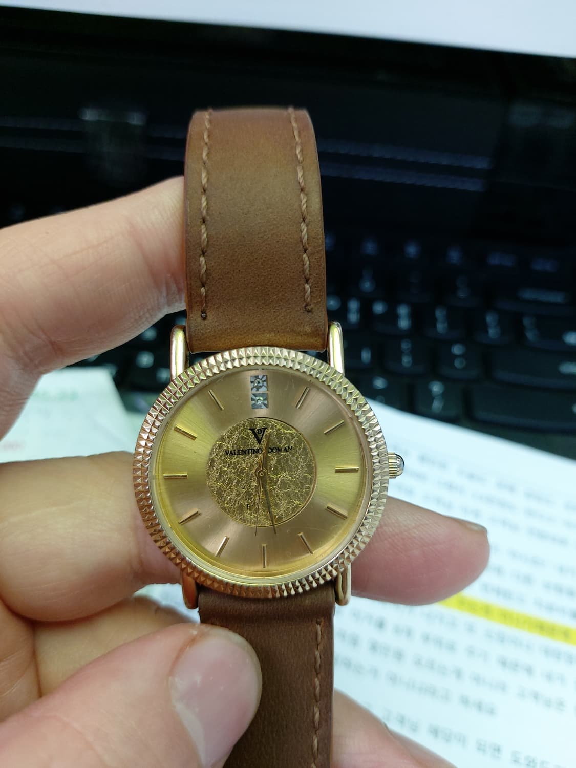 골드 색상의 발렌티노 남성 가죽 시계 상품이미지2