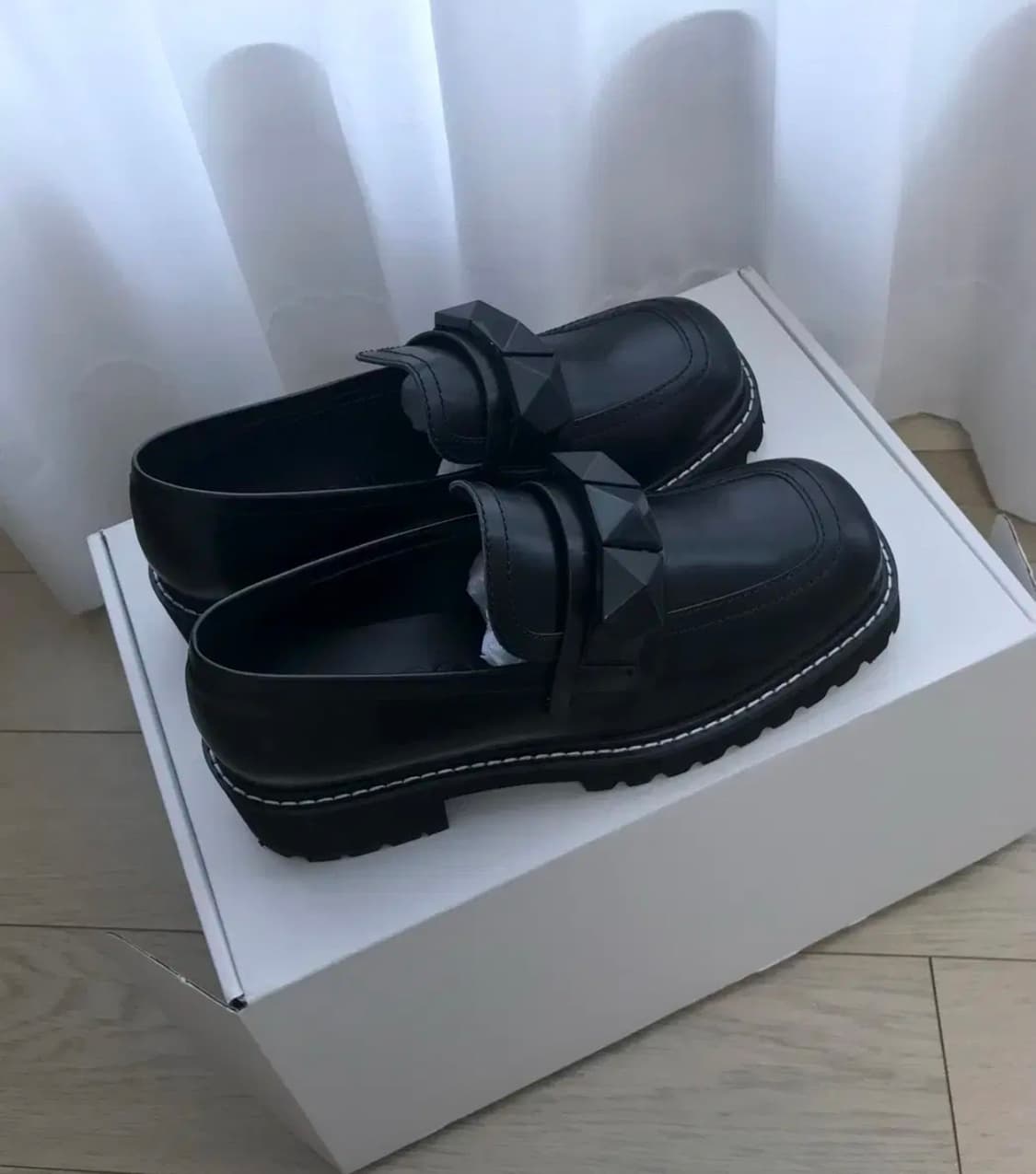 (새상품) 슈콤마보니 Polygon loafer 245 상품이미지1