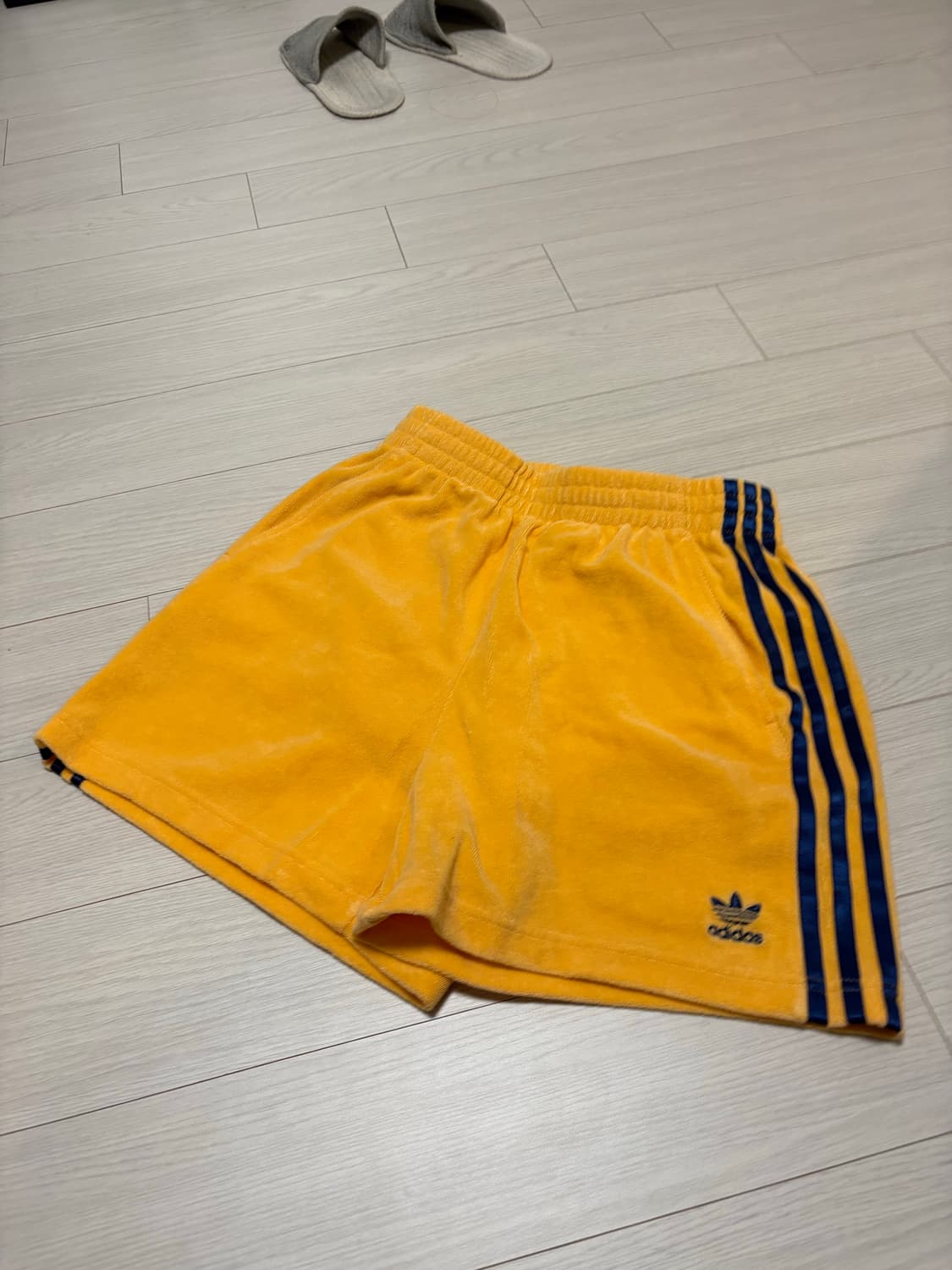 아디다스 타월 소재 쇼츠 S사이즈 오렌지 색상 상품이미지1