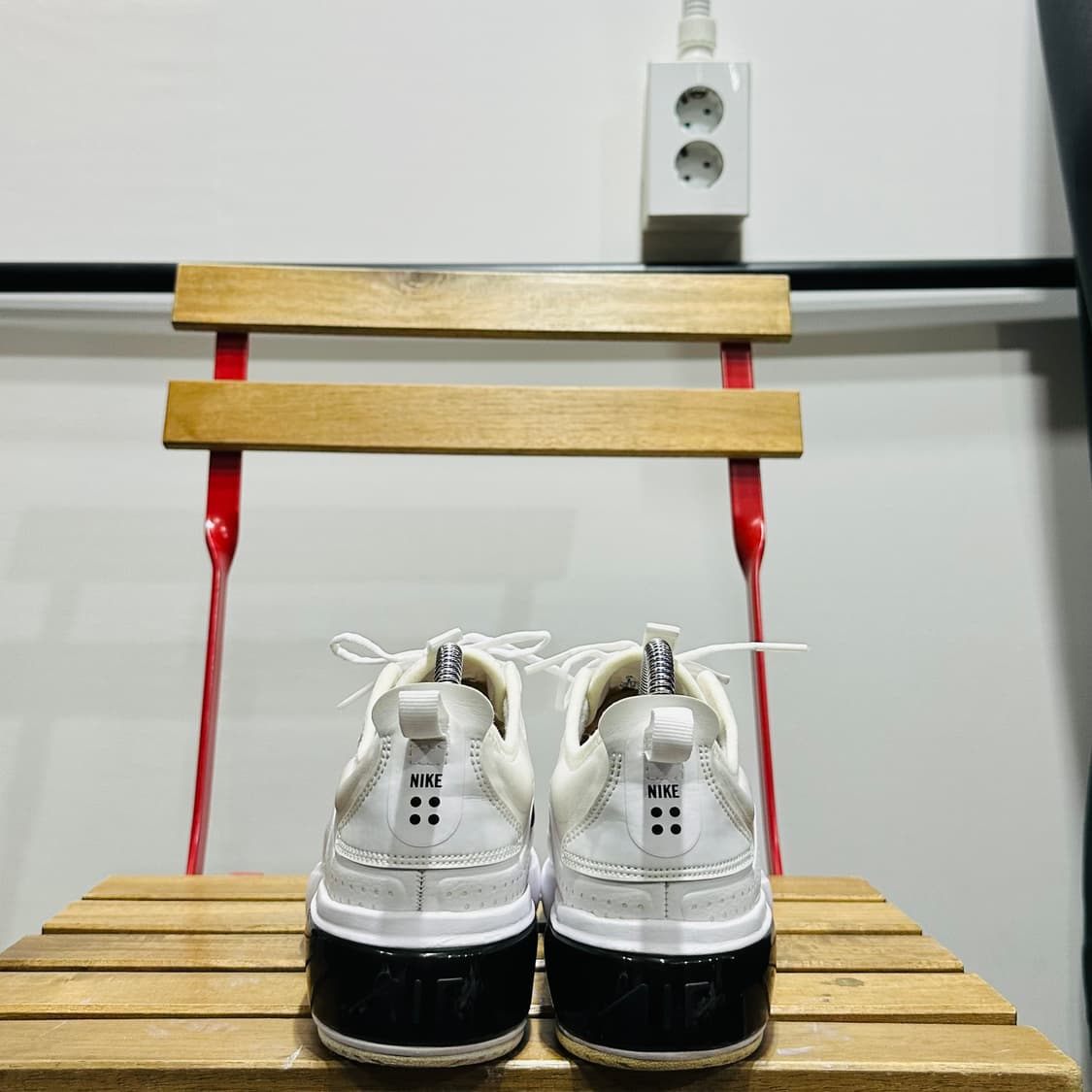 250) 나이키 운동화 남녀공용 신발 에어맥스 디아 블랙 화이트 상품이미지4