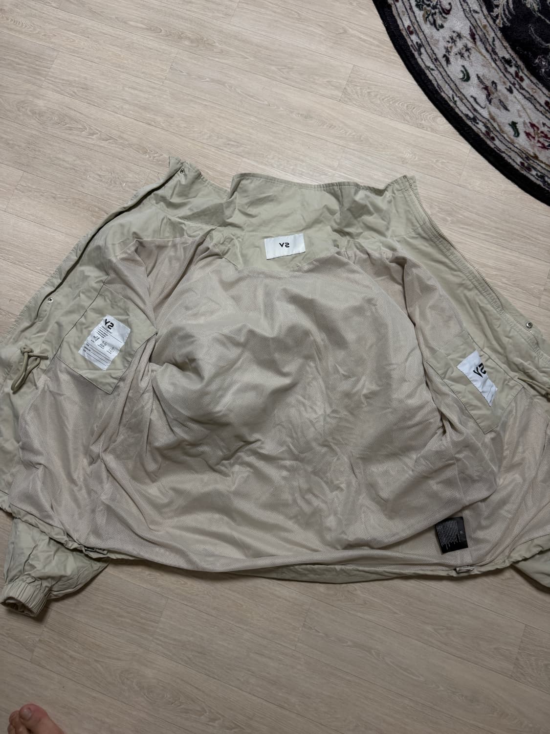 브이투 베이지색 피쉬테일 바람막이 자켓 상품이미지3