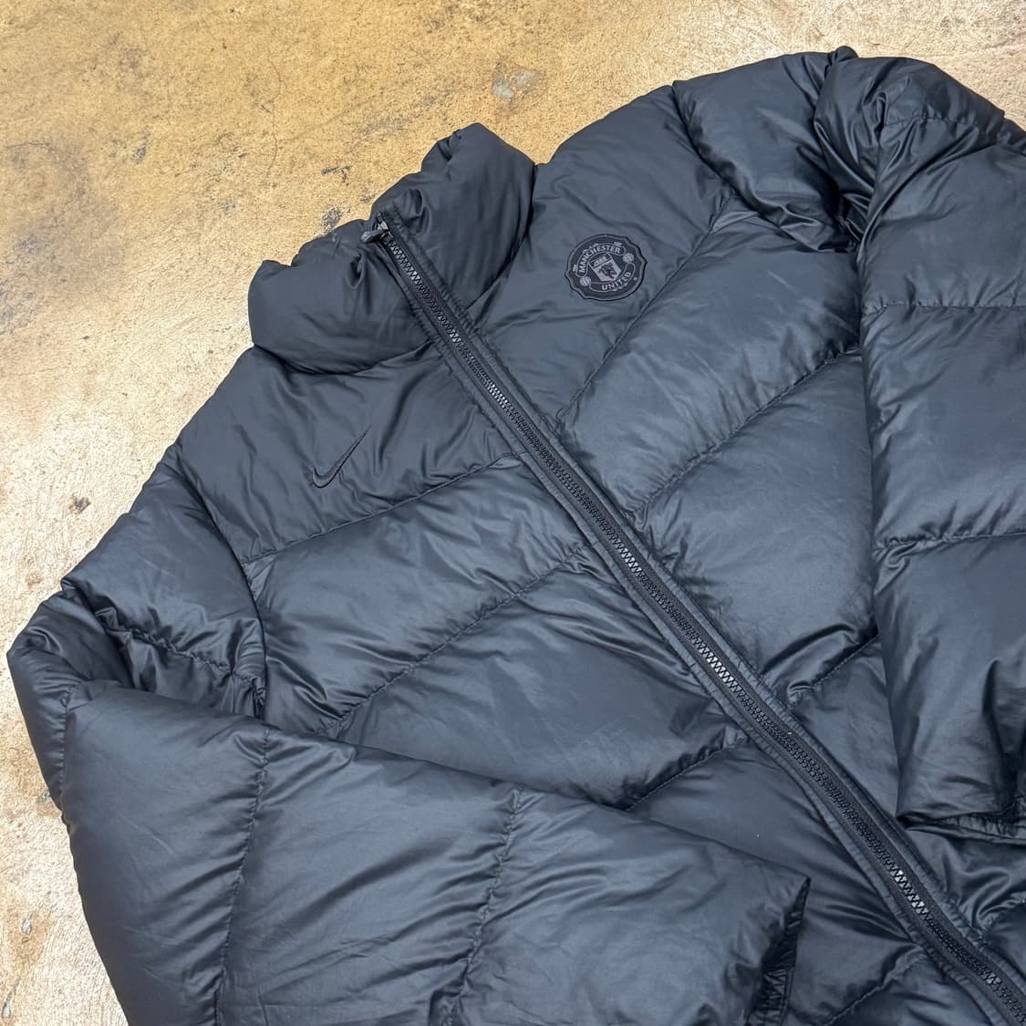 나이키 맨유 올 블랙 숏패딩  상품이미지1