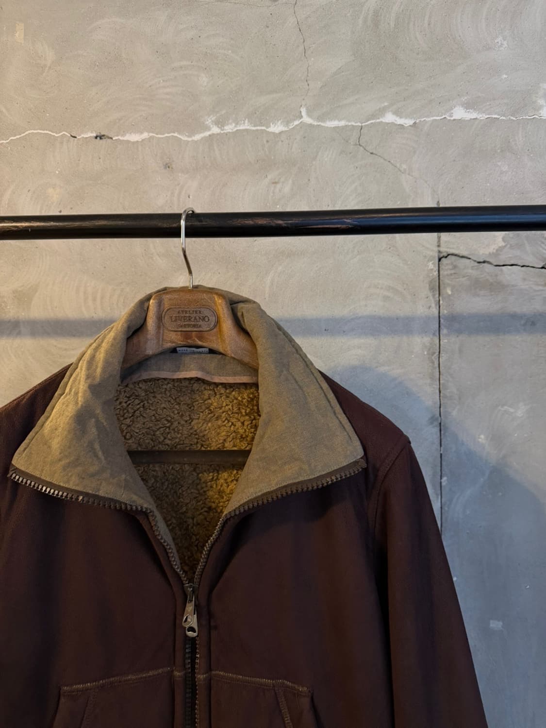 엠포리오 아르마니 시어링 클래식 스웨이드 레더 블루종 100 상품이미지3