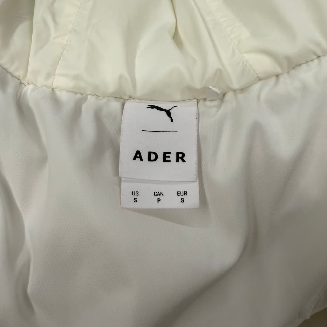 [ 정품/S ] 푸마 X 아더에러 화이트 다운 패딩 상품이미지5