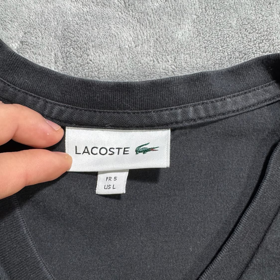 라코스테 V넥 반팔 티셔츠 블랙 상품이미지4