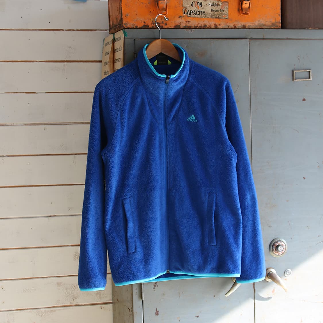 (착용컷) 아디다스 보아 플리스 자켓 (남성용 M) 상품이미지1