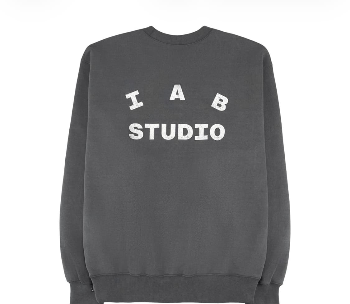 [2XL] 아이앱 스튜디오 아이앱 데미지드 로고 스웨트셔츠 차콜 상품이미지1