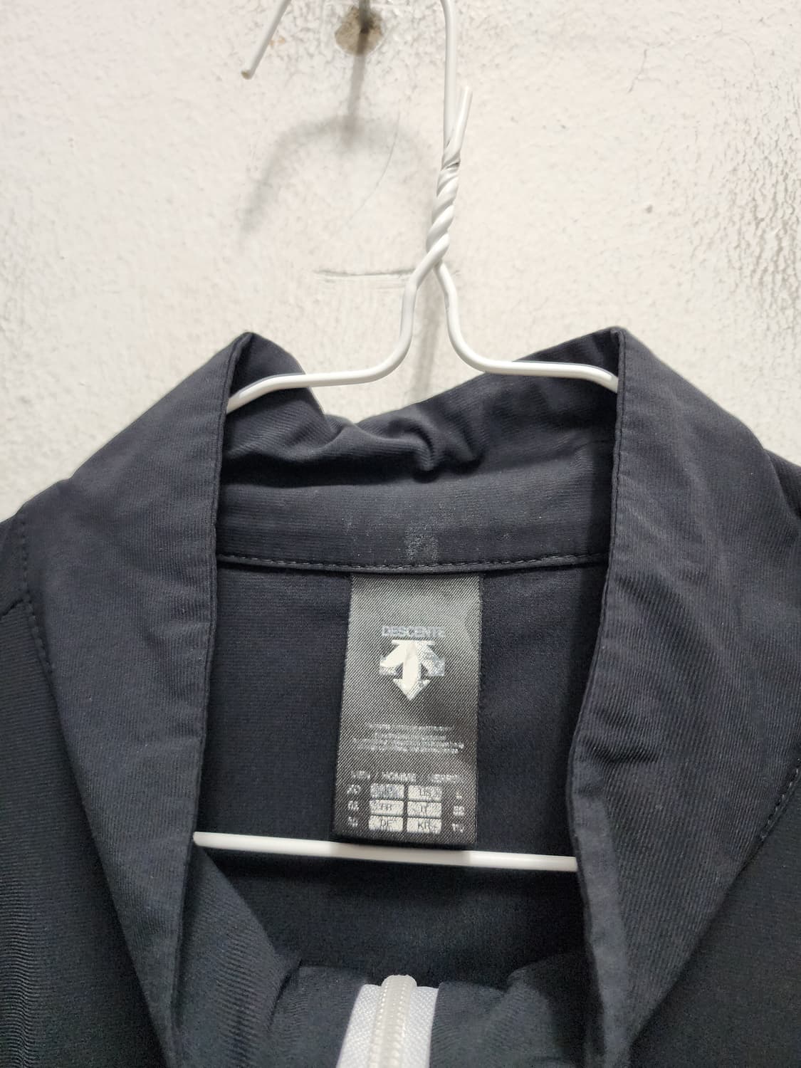 데상트 스위스 트라이애슬론 트랙탑 상품이미지3