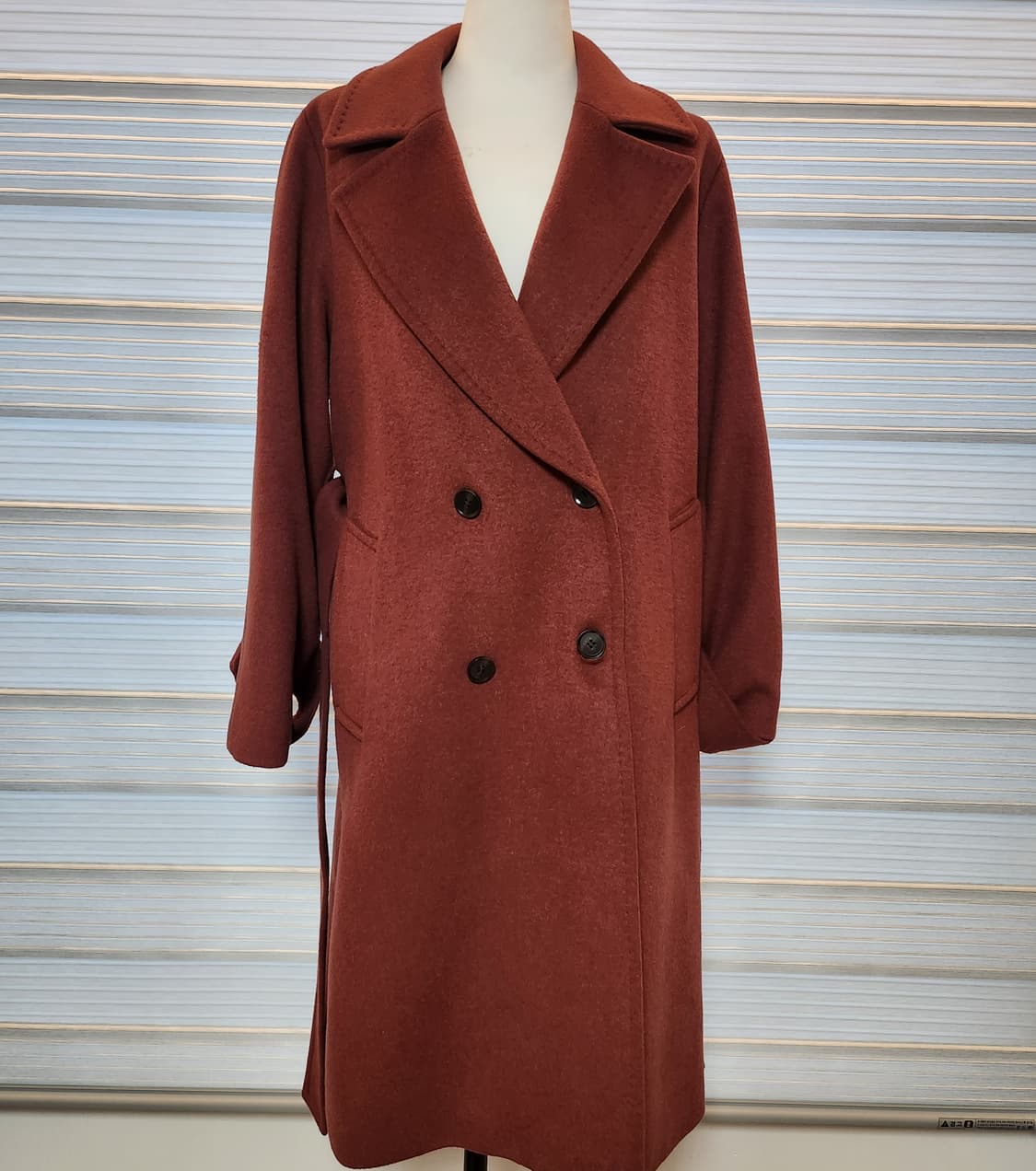 《새상품》더블 버튼 (울45%)롱코트
●프리 사이즈 (55~77가능) 상품이미지3