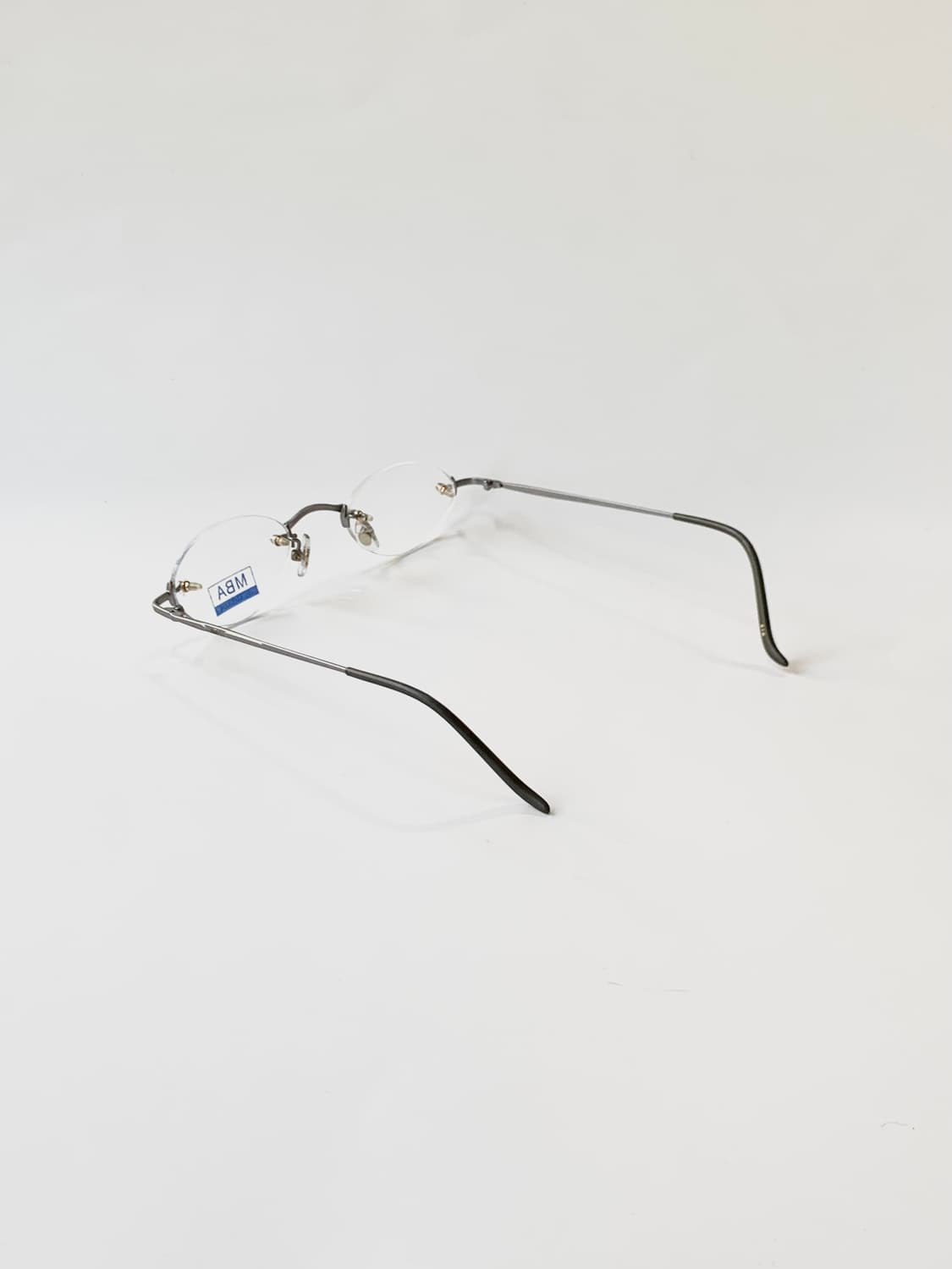 [픽키-662] 투명 무테 실버 오벌 안경 블랙팁 라운드 림리스 상품이미지5