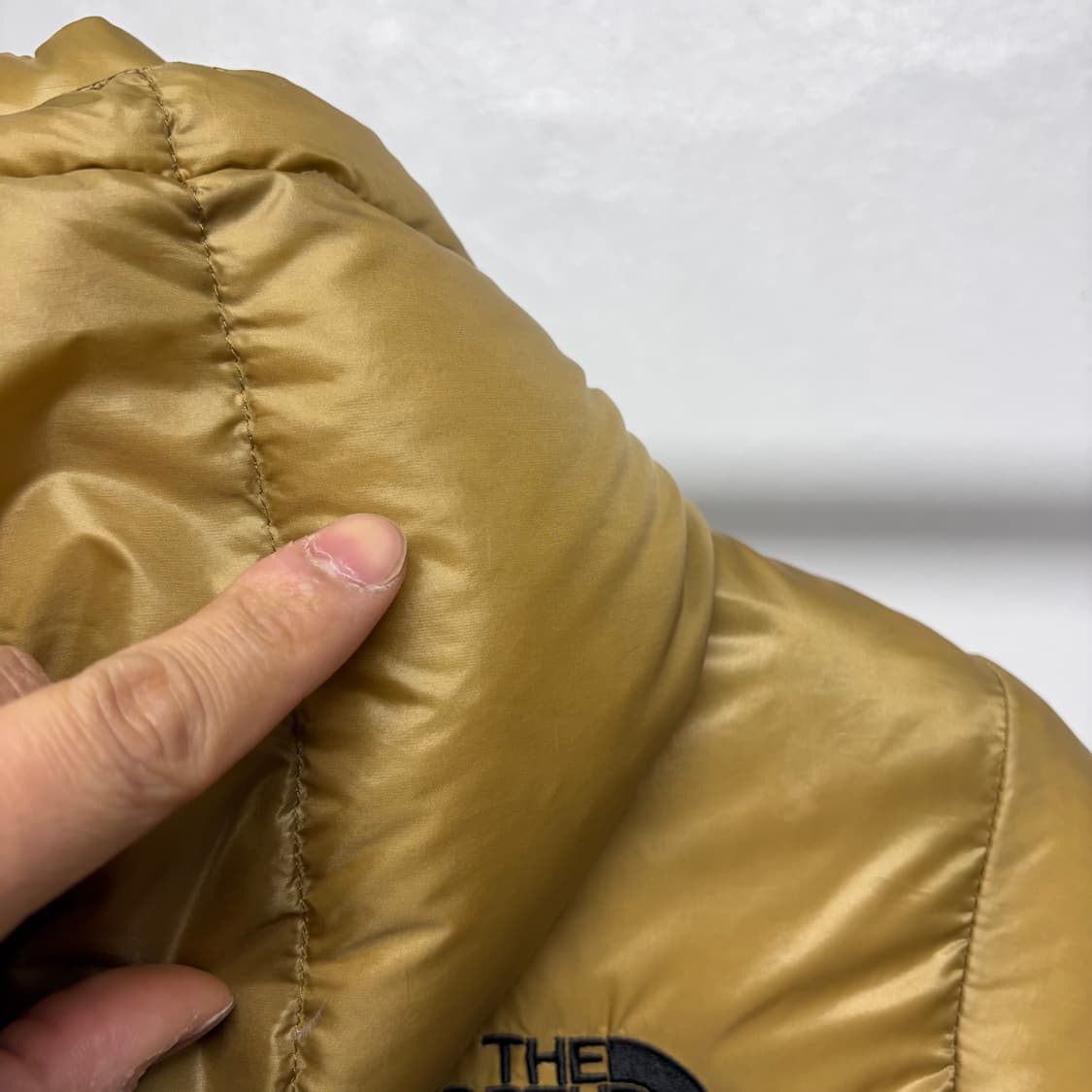 노스페이스 메트로 패딩 700 골드색상 상품이미지3