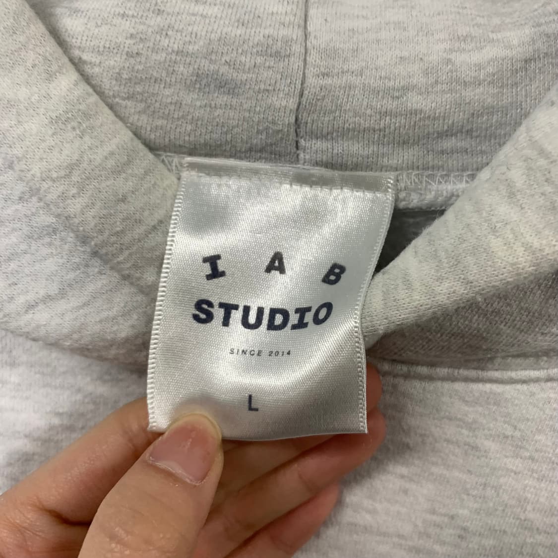 아이앱스튜디오 빅로고 라이트그레이 후드티 상품이미지8