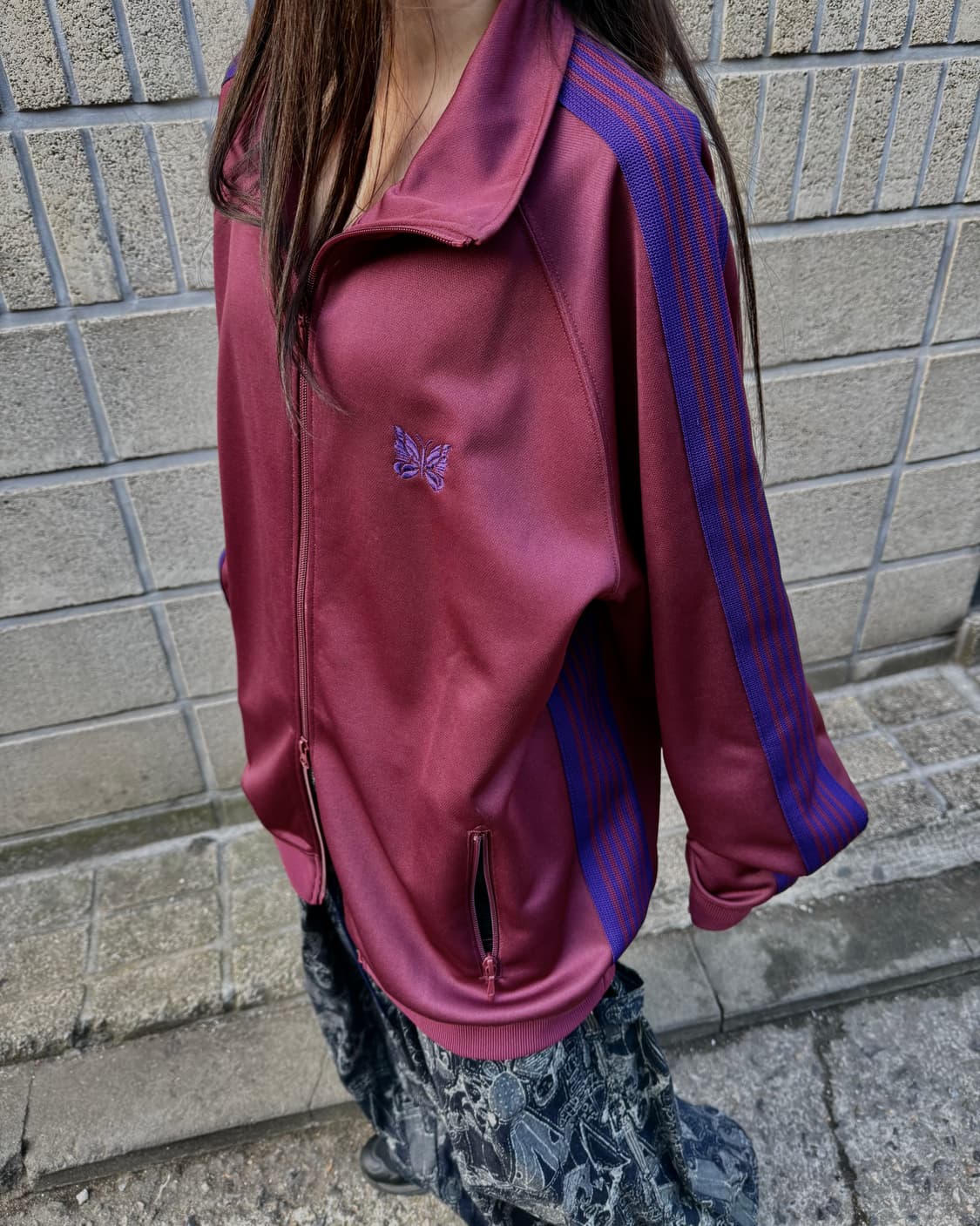 니들스 버건디 트랙 집업 상품이미지1