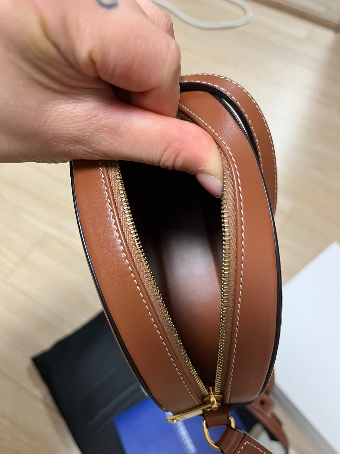 셀린느 오벌펄스 탄 상품이미지8