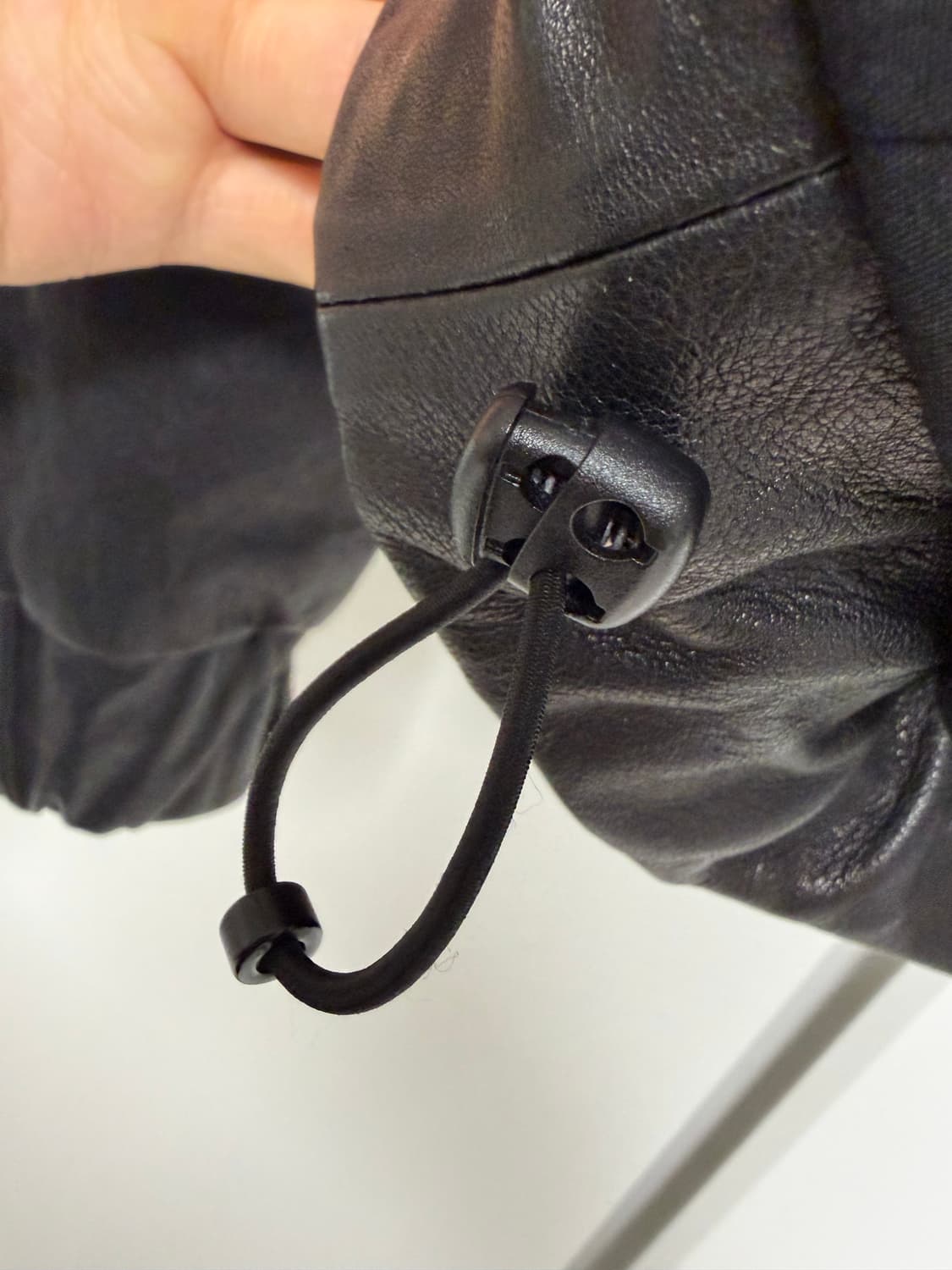 [3] 해칭룸 램스킨 레더 후드 블랙 상품이미지4