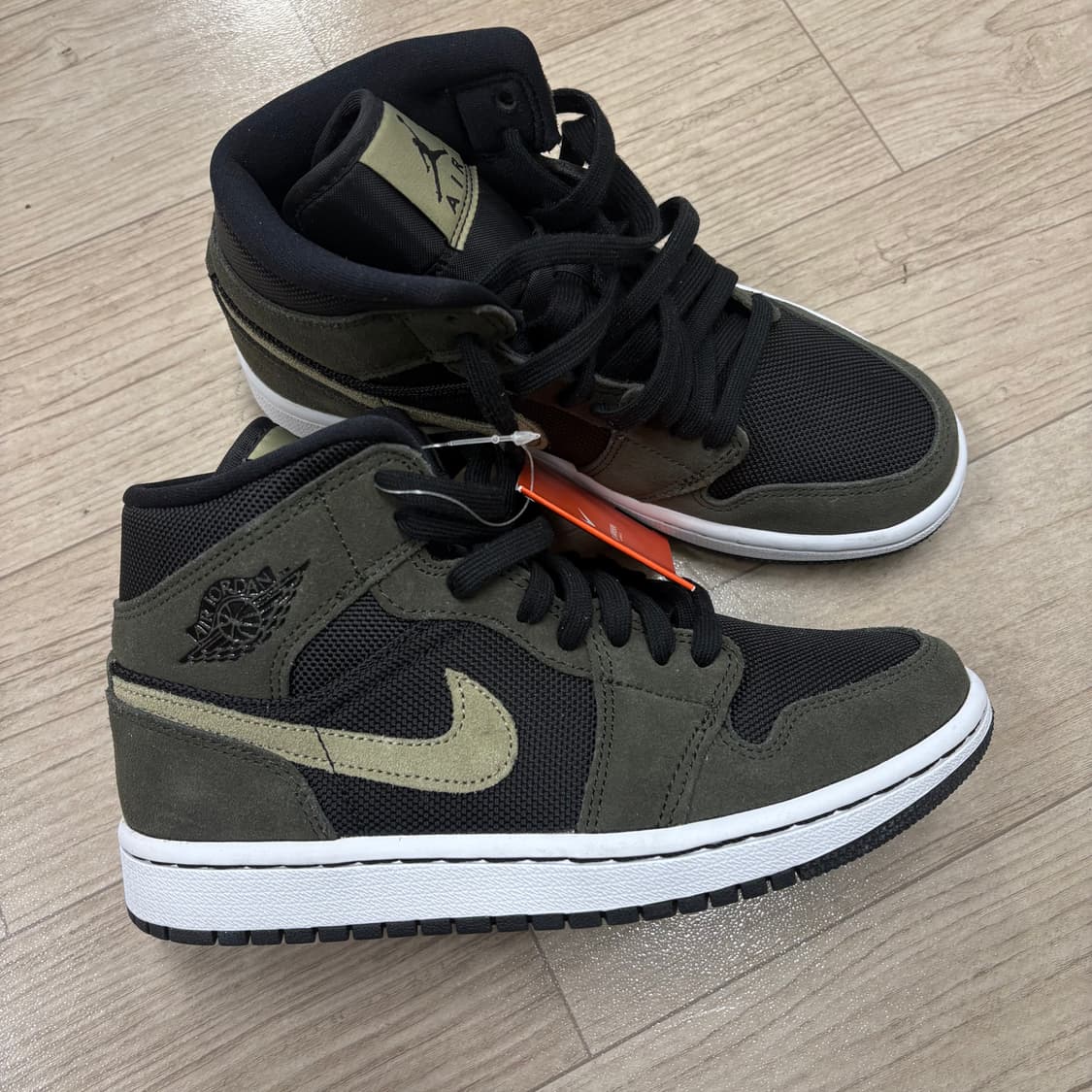나이키 W 에어 조던 1 미드 밀리터리 상품이미지2