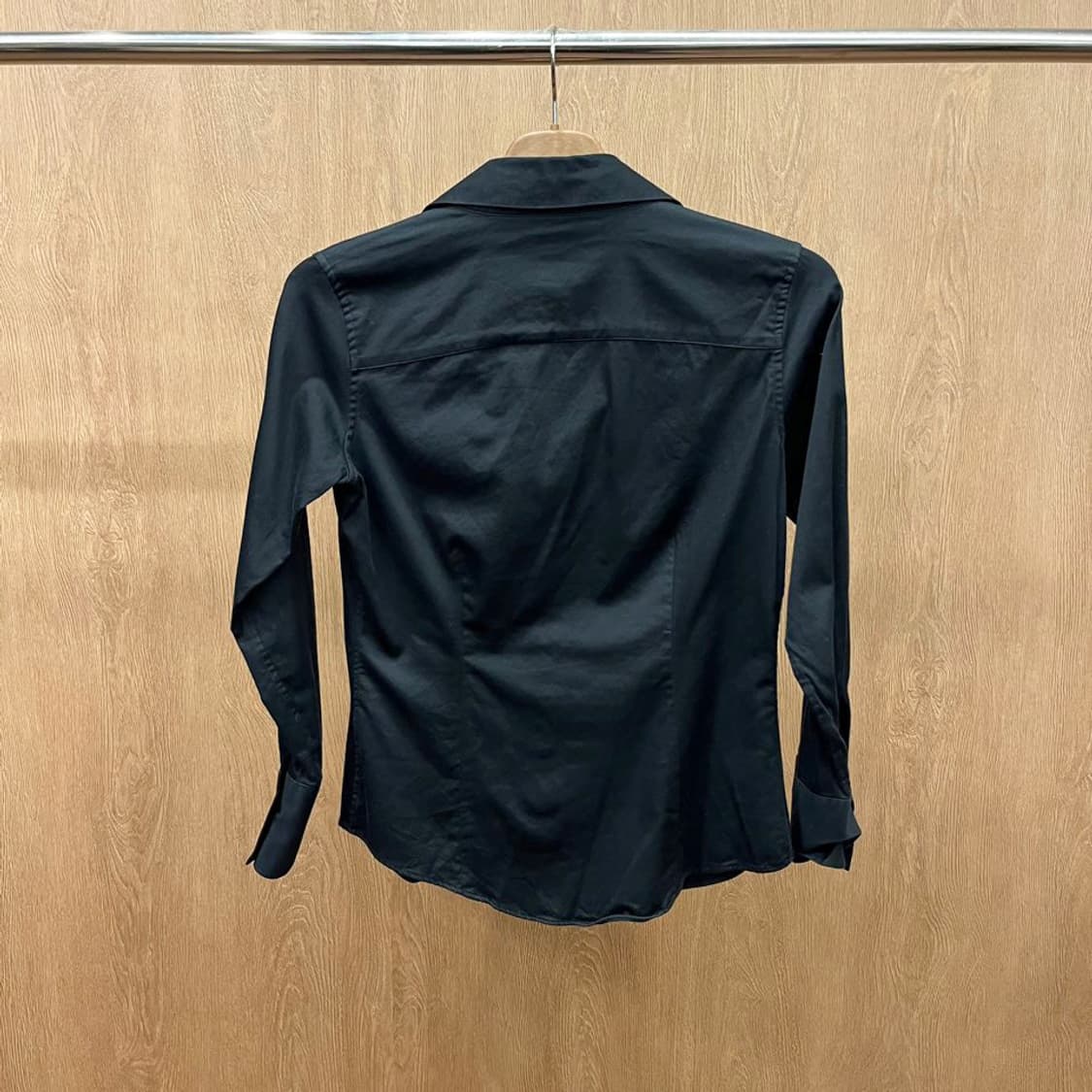 브룩스 브라더스 카라 블라우스 브이넥 프릴 버튼 클로징 디테일 블랙 상품이미지3