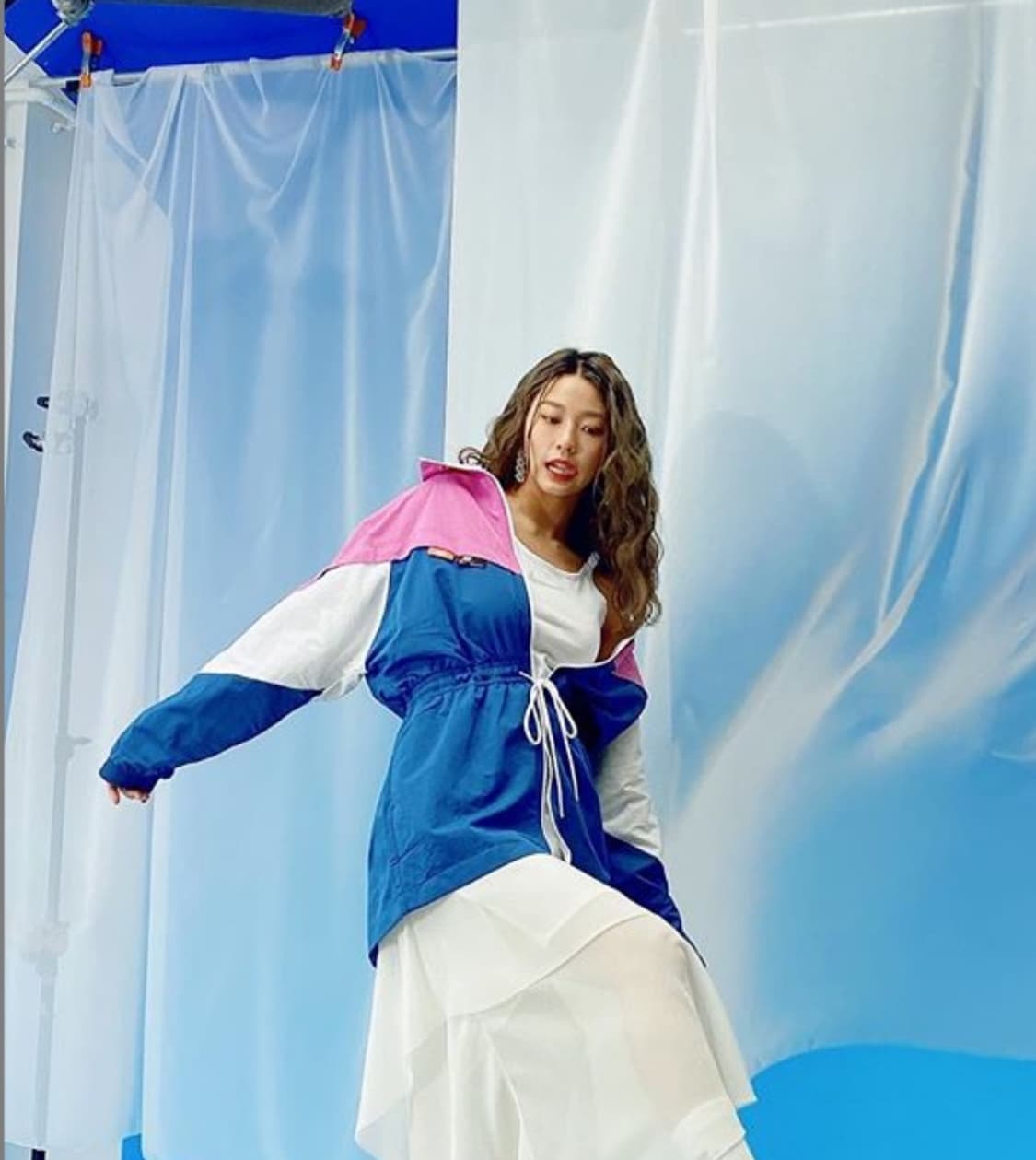 90 나이키 여자 설현 하프 바람막이 자켓 상품이미지2