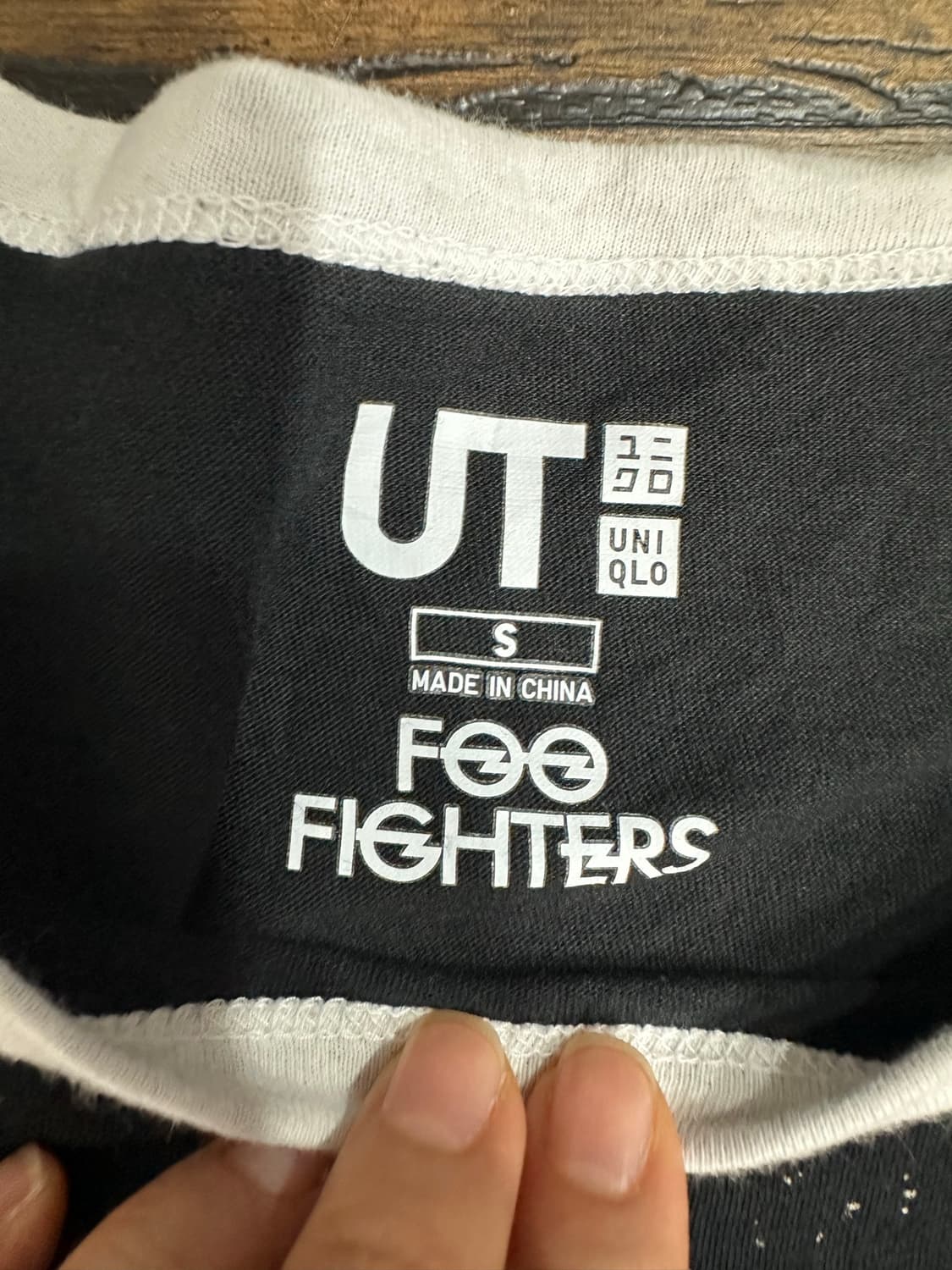 유니클로 UT Foo Fighters 푸파이터스 UFO 그래픽 반팔티 상품이미지4