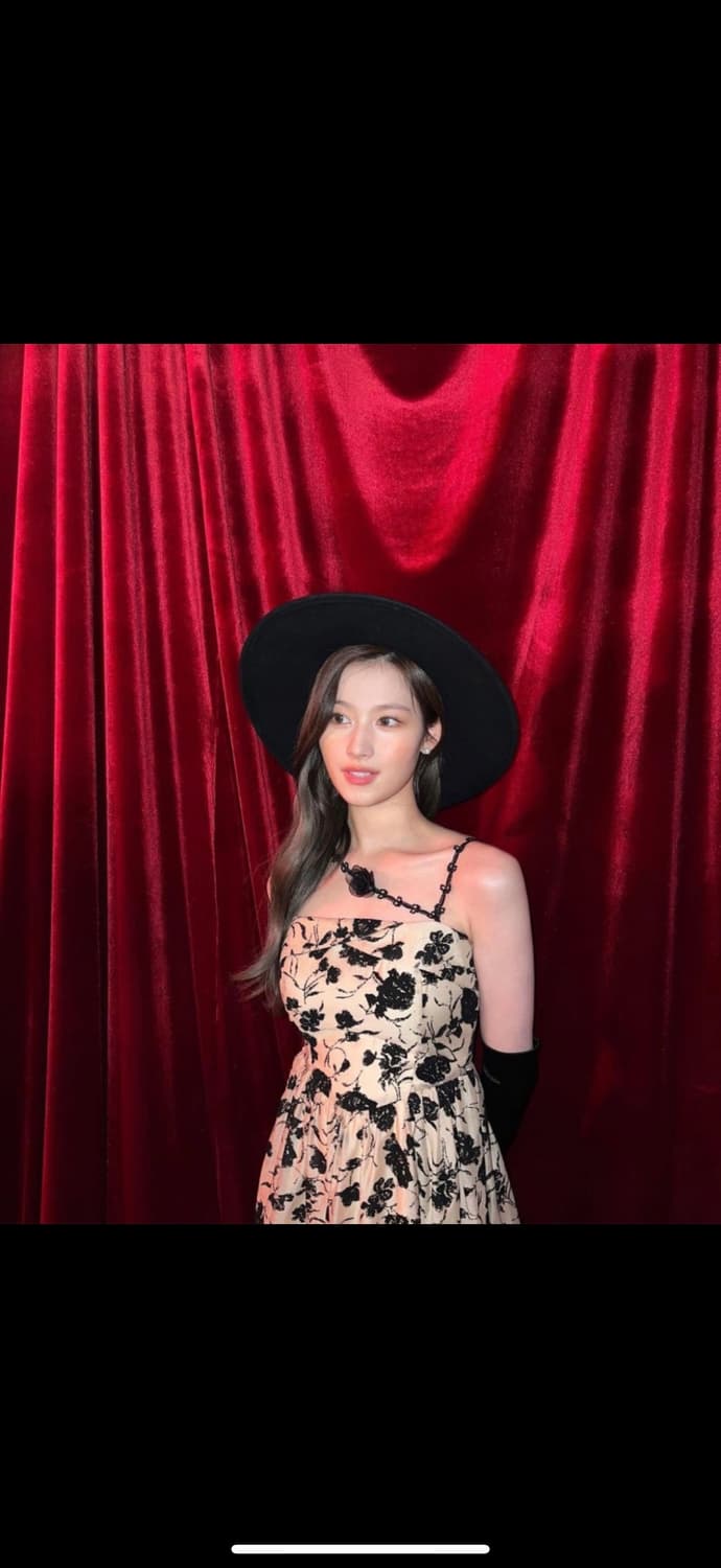 사나 착용 신스덴 블랙로즈 원피스 m사이즈 상품이미지1