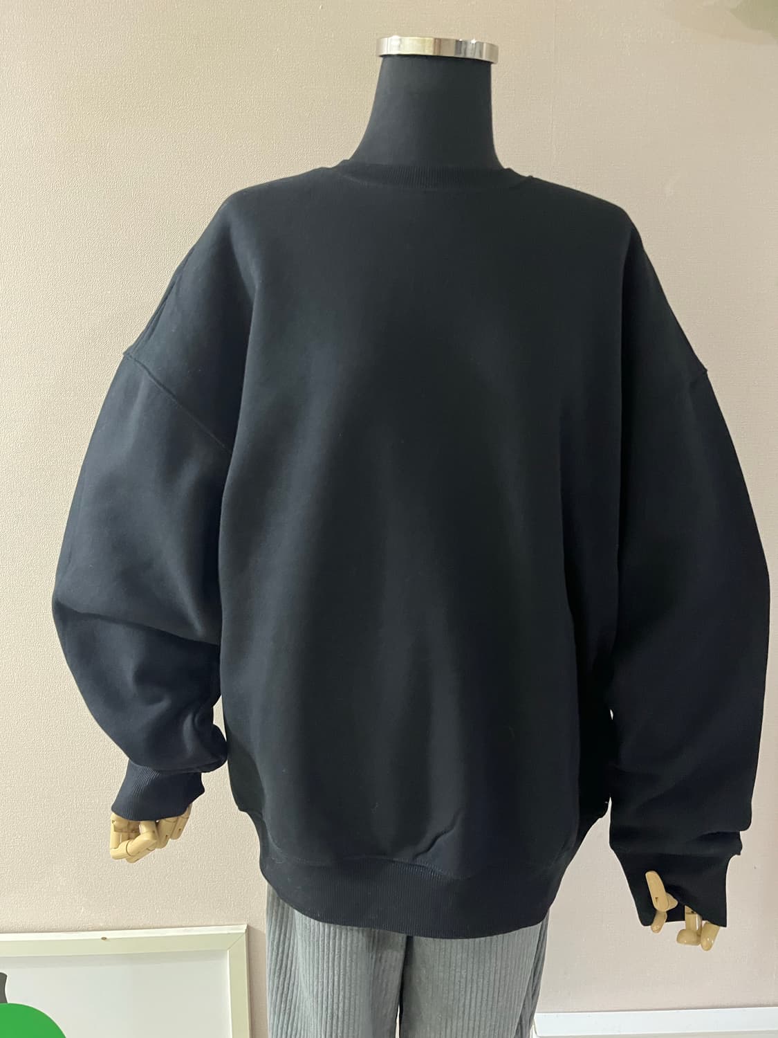 팬시클럽 블랙기모맨투맨 상품이미지6