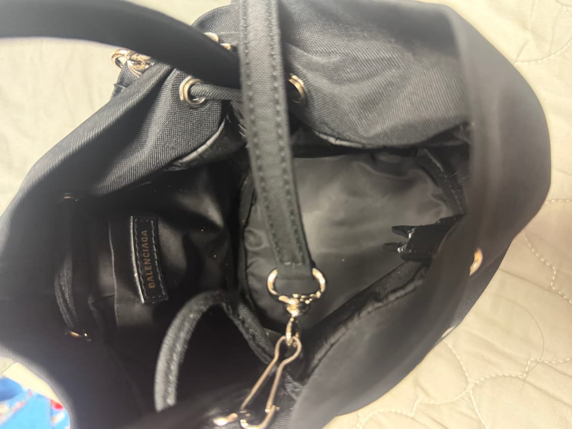 발렌시아가 버킷백 상품이미지3