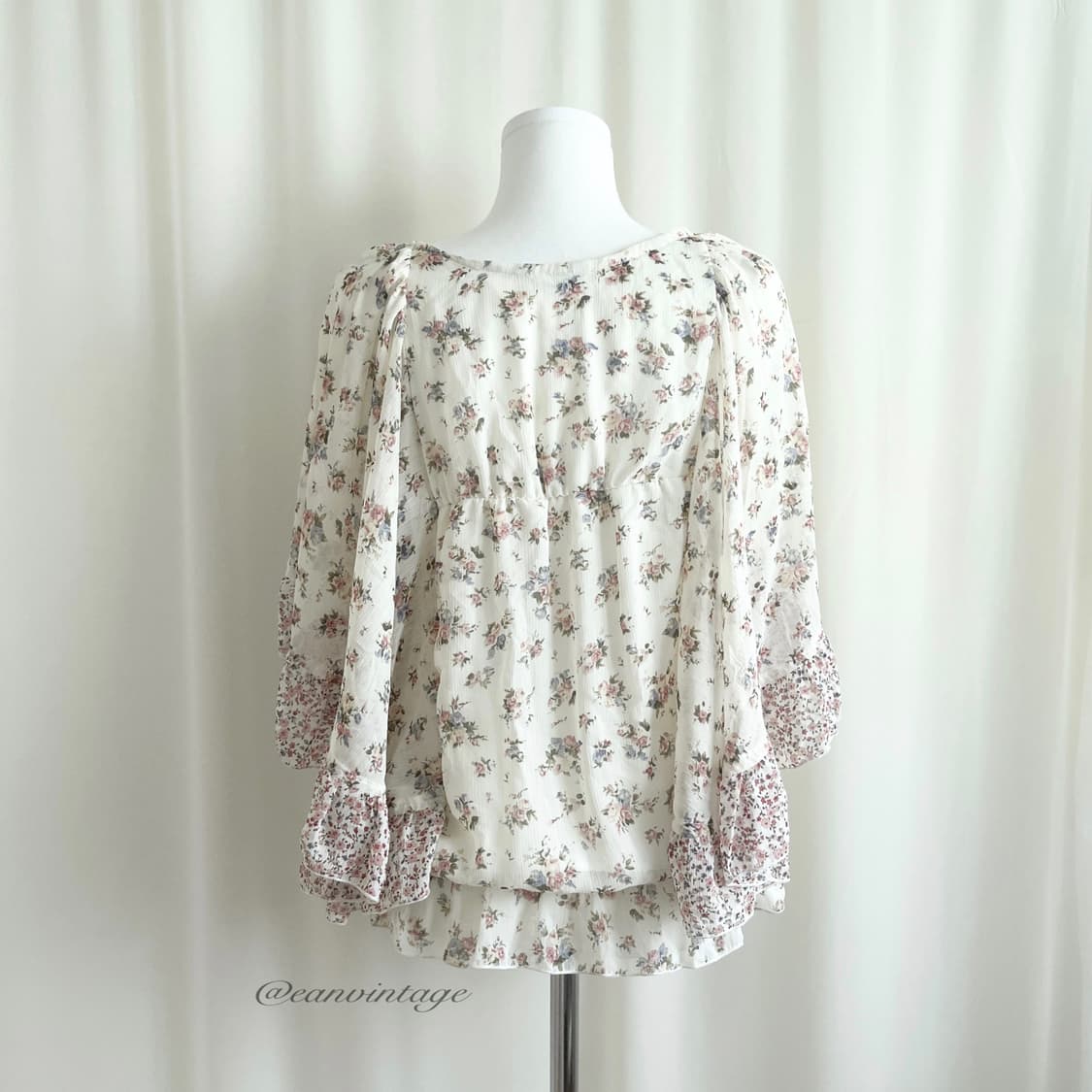 light cream flower poncho blouse 상품이미지6