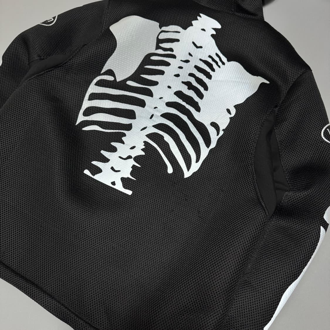 VANSON 블랙컬러 폴리에스터 본 프린트 매쉬 후드 집업 자켓 상품이미지7