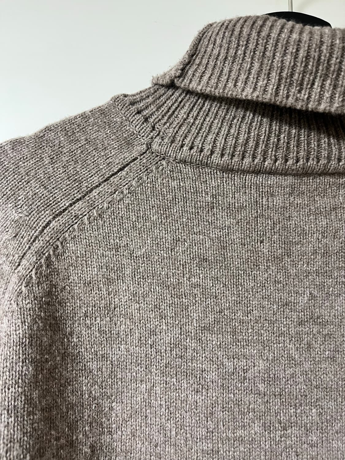 헤릴 herill 블랙쉽 터틀넥 상품이미지4