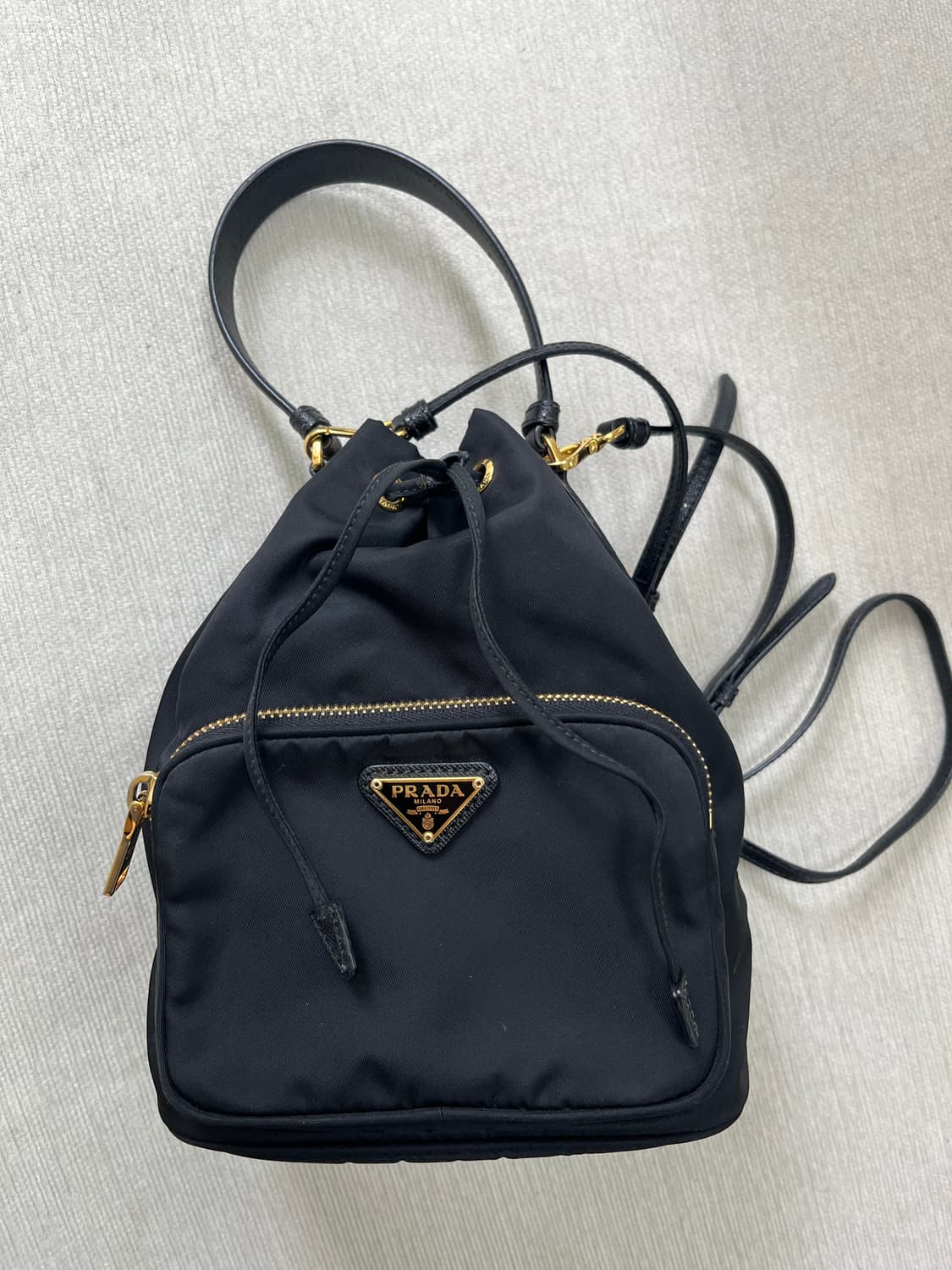 프라다 버킷백 나일론 크로스백 상품이미지1