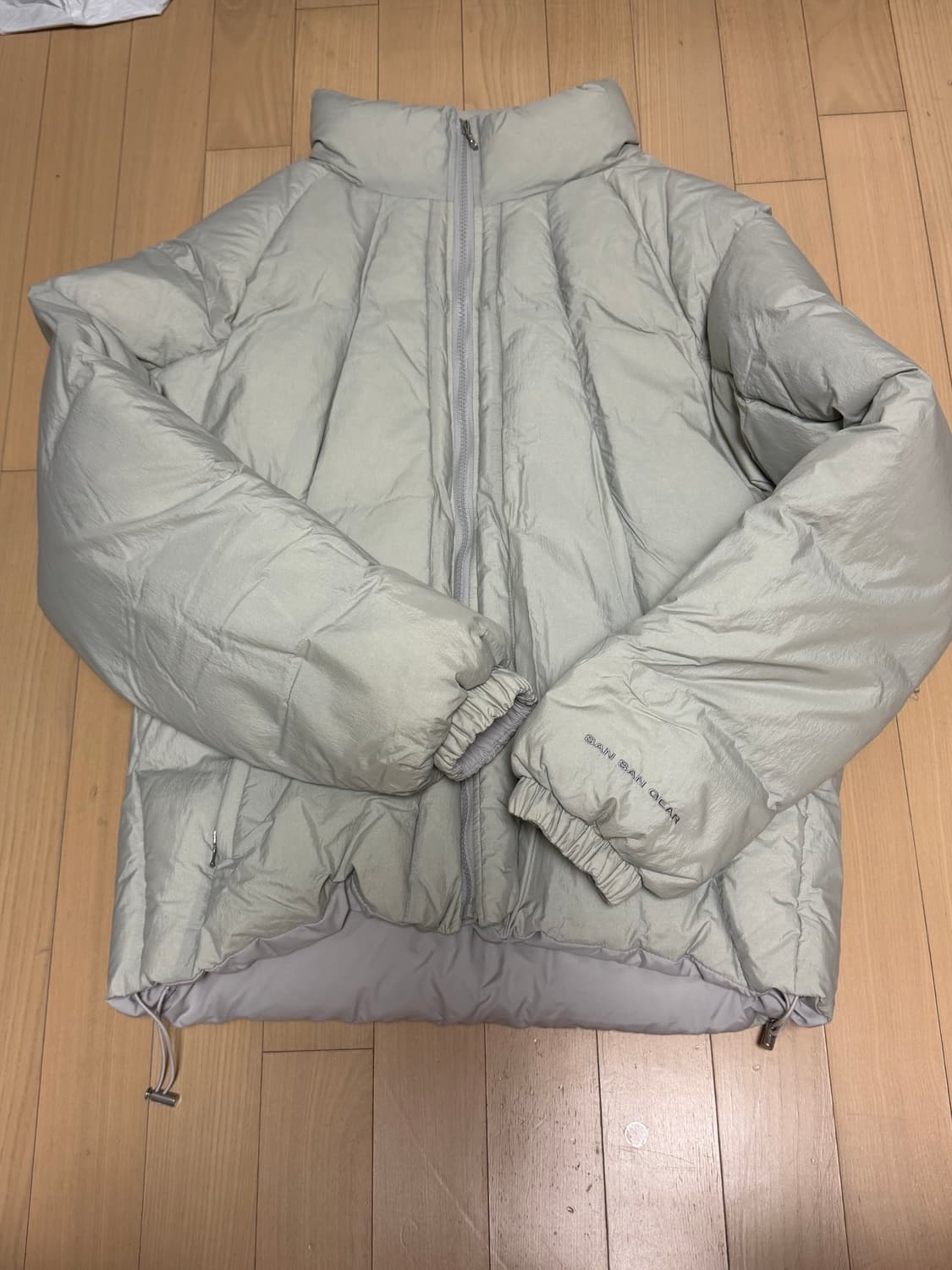 (실착1회) 산산기어 패딩 1사이즈 상품이미지2