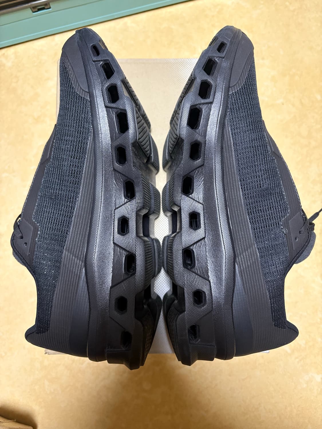 온러닝 클라우드몬스터 보이드 275 판매! 상품이미지4