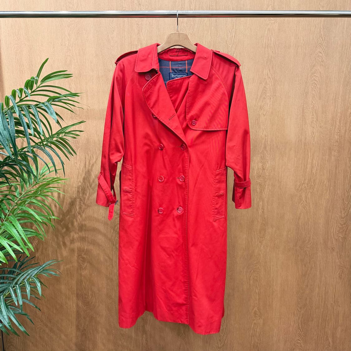 버버리 트렌치 코트 더블 브레스티드 벨트 스트랩 디테일 레귤러핏 레드 상품이미지1