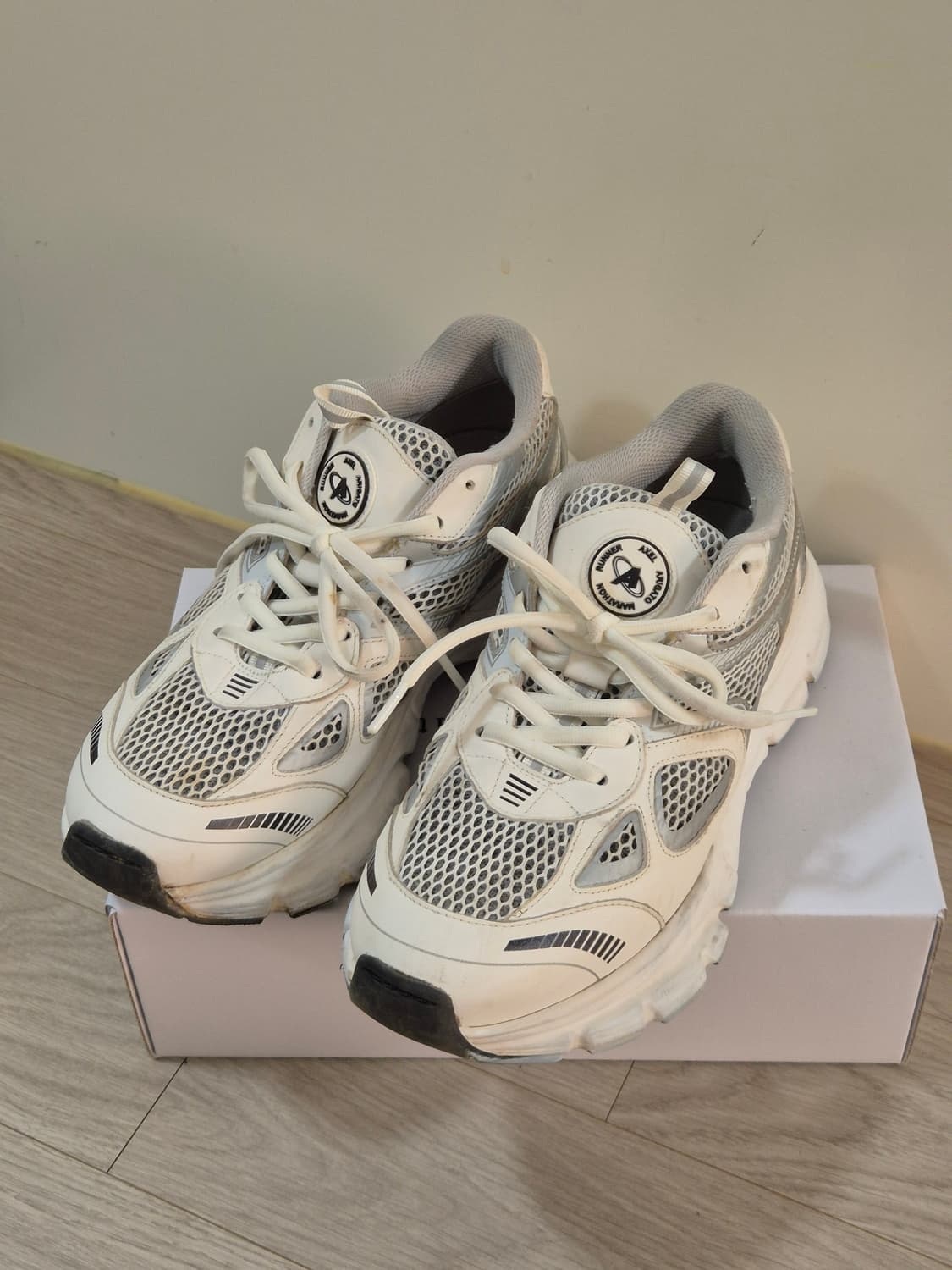 악셀아리가토 93036 마라톤 러너 스니커즈 40사이즈 상품이미지1