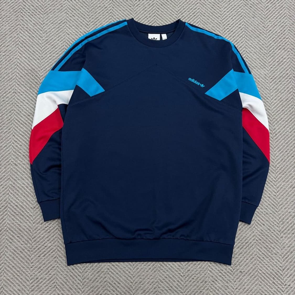 아디다스 배색 로고 맨투맨 v3042 상품이미지1