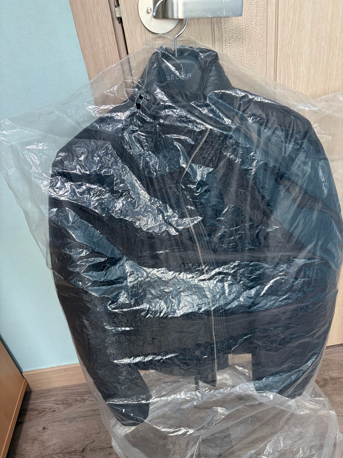 벨리에 패딩 (브루탈 덕다운 자켓 25/fw) 사이즈m 상품이미지4