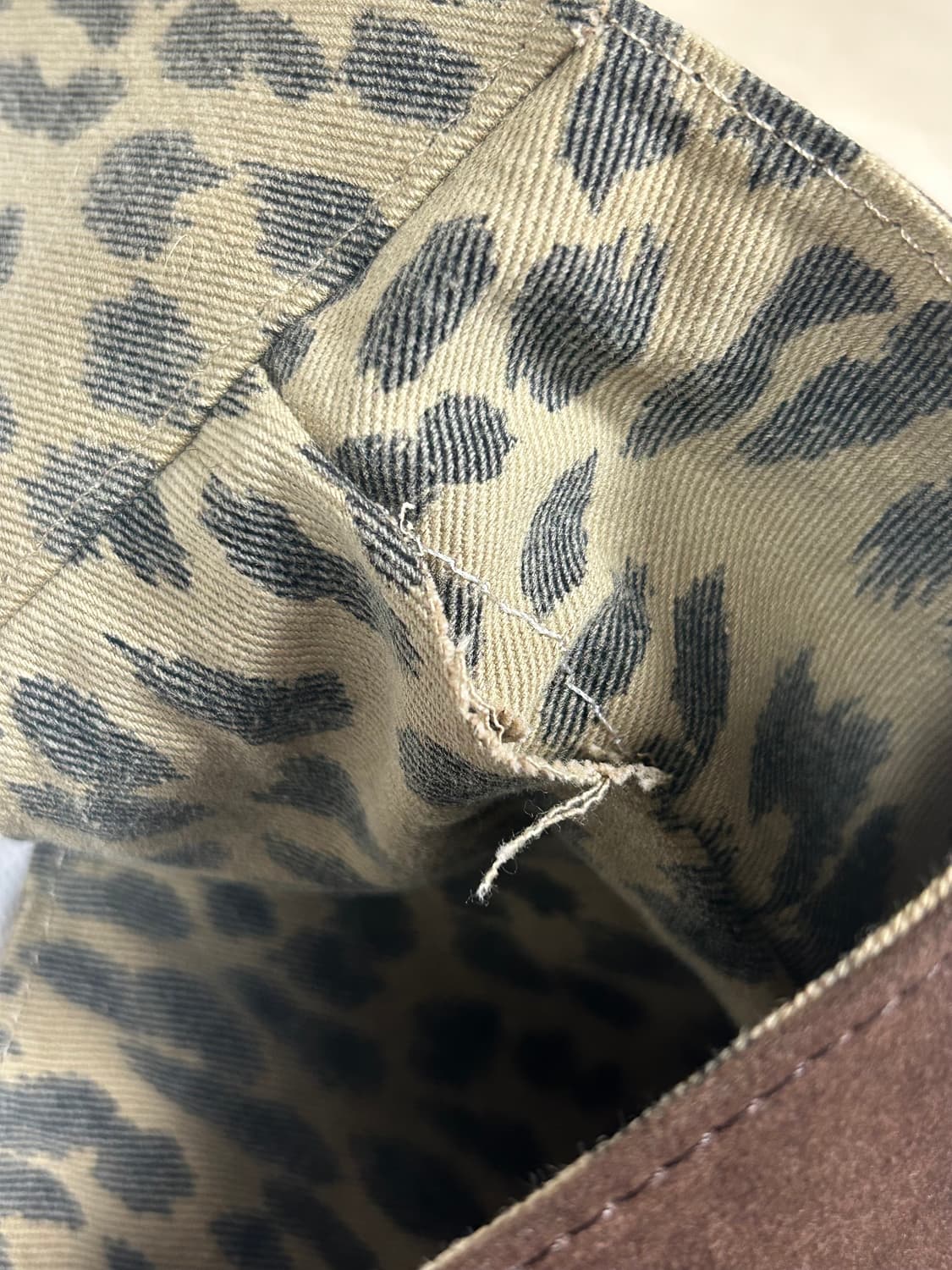 레터리 버클 리버시블 스웨이드백 브라운 호피 상품이미지5