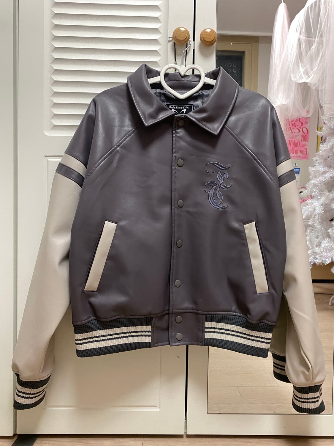 네스티팬시클럽 가죽재질 바시티재킷 상품이미지5