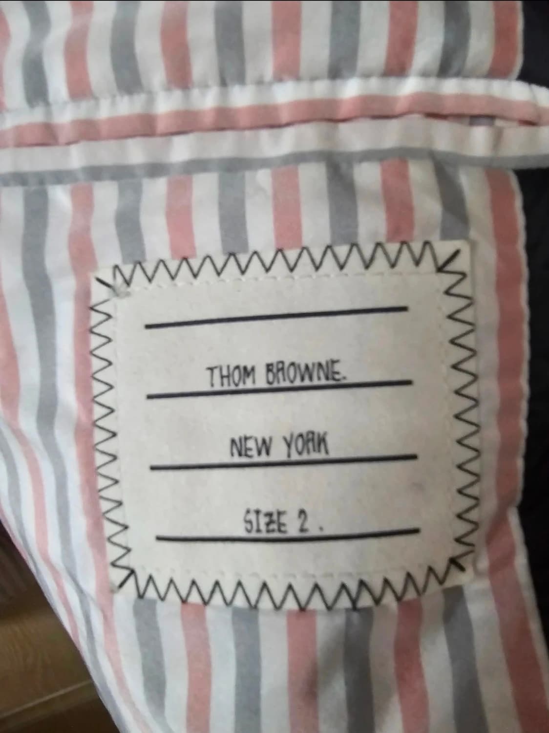 톰브라운 24ss 사선완장 매트 나일론 다운패딩(2/오케이몰정품) 상품이미지6