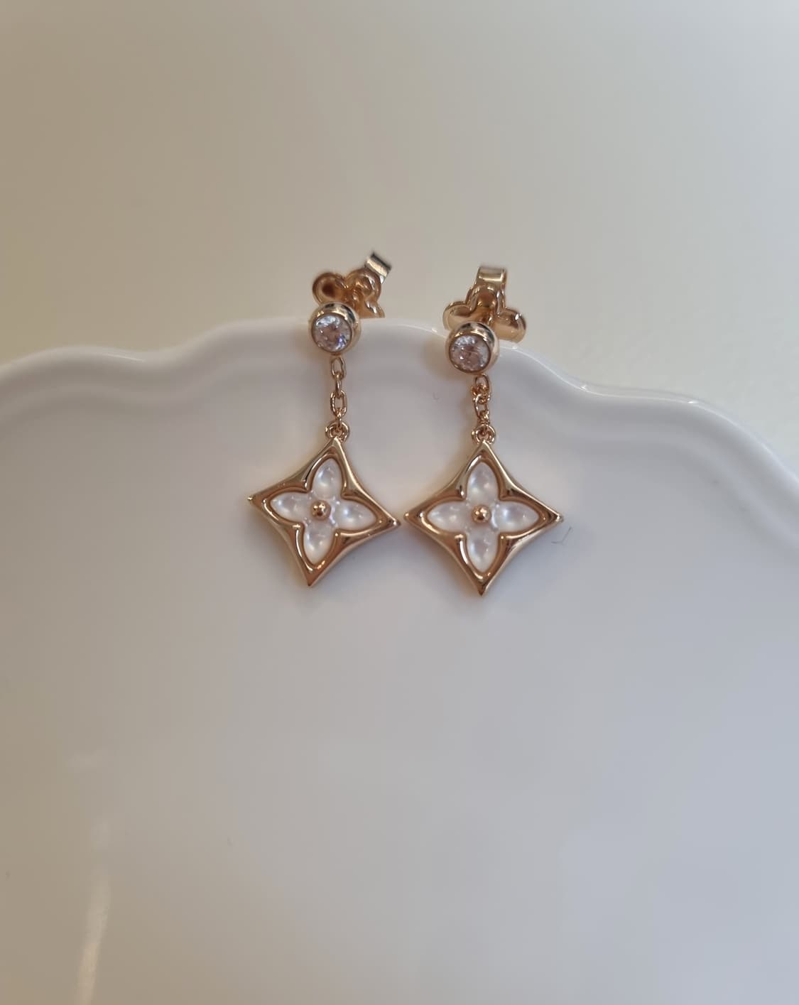 루이비통 업사이클링 블라썸 드롭 귀걸이 상품이미지1